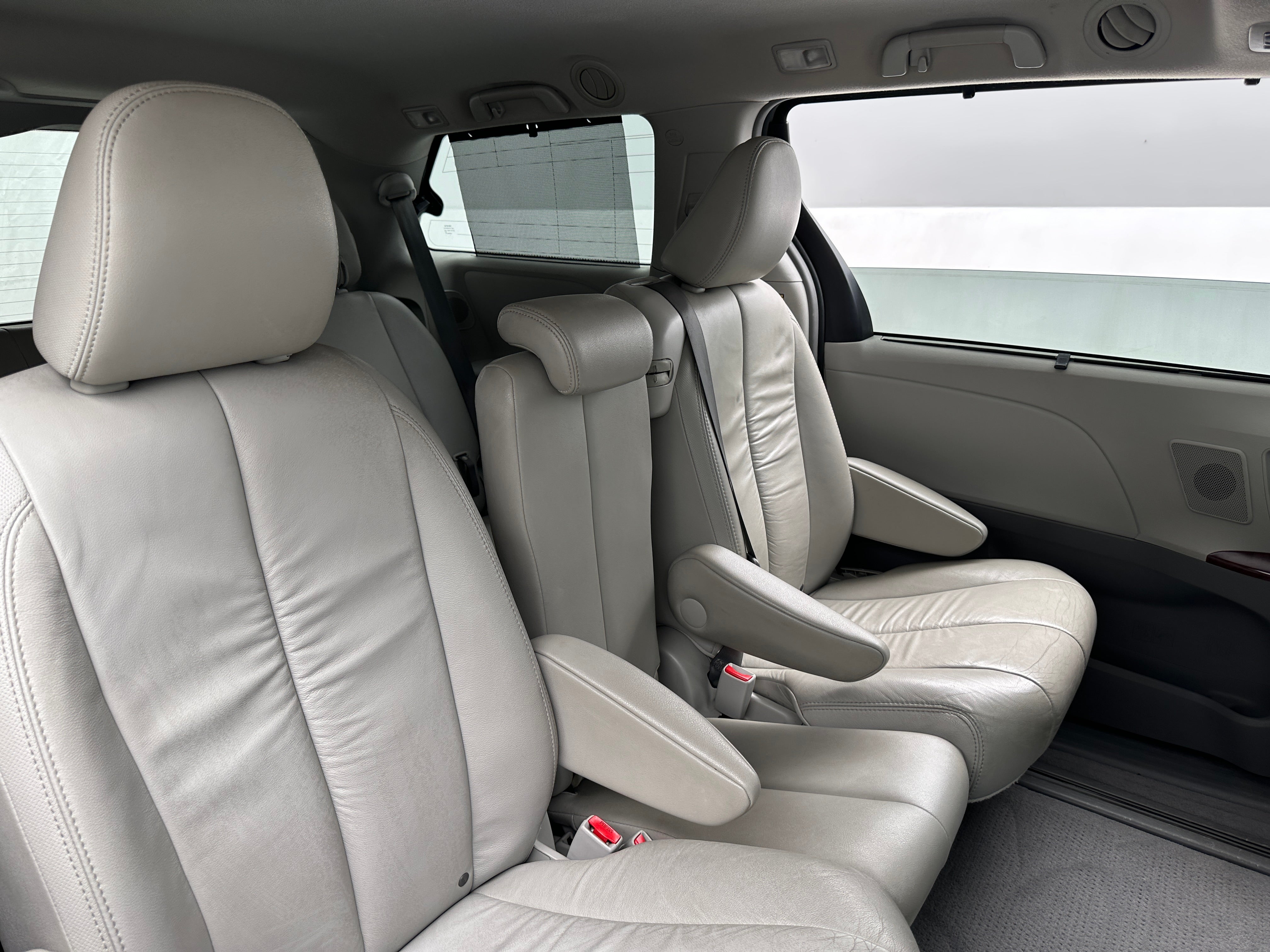 2011 Toyota Sienna XLE 5