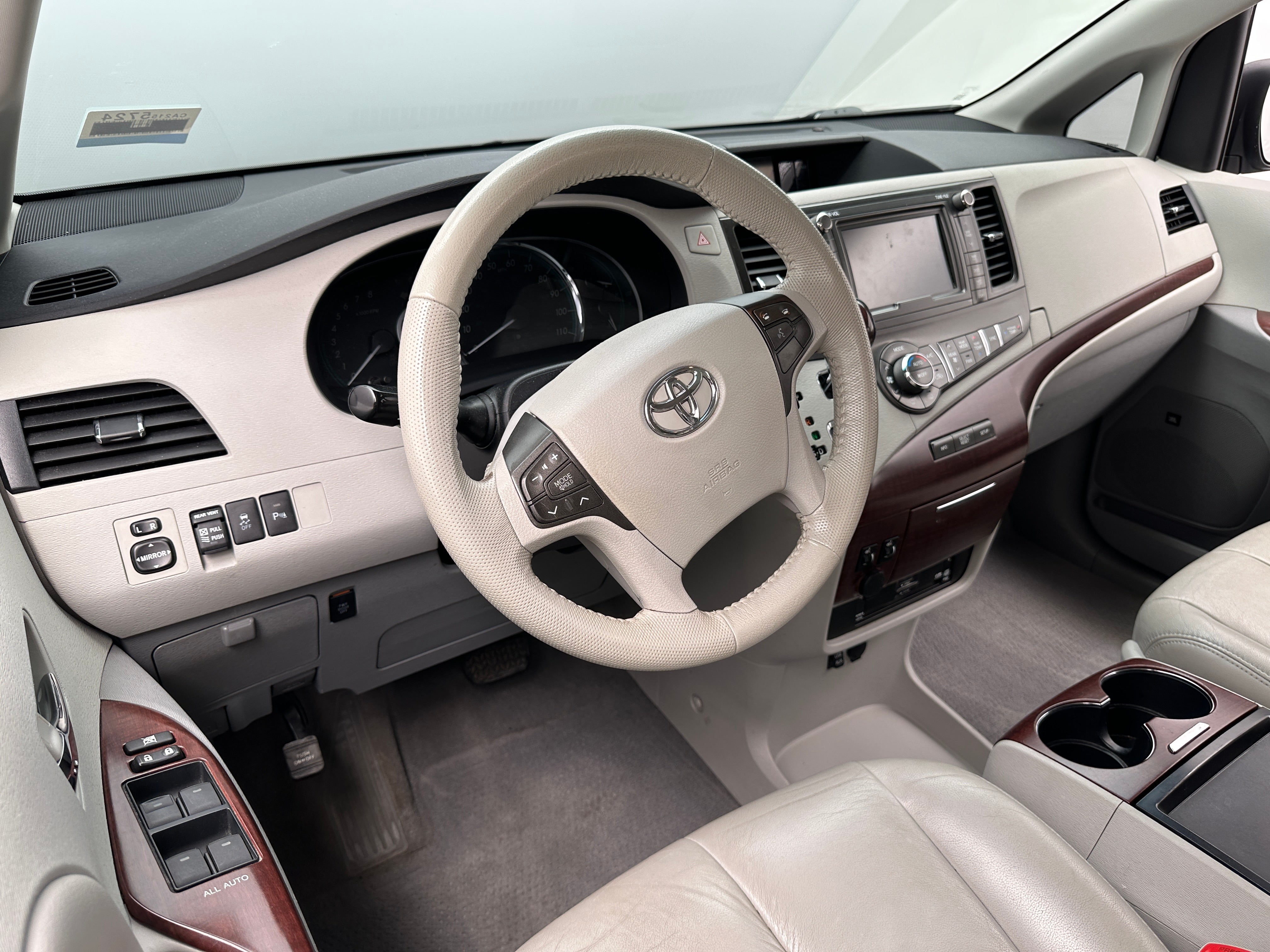2011 Toyota Sienna XLE 2