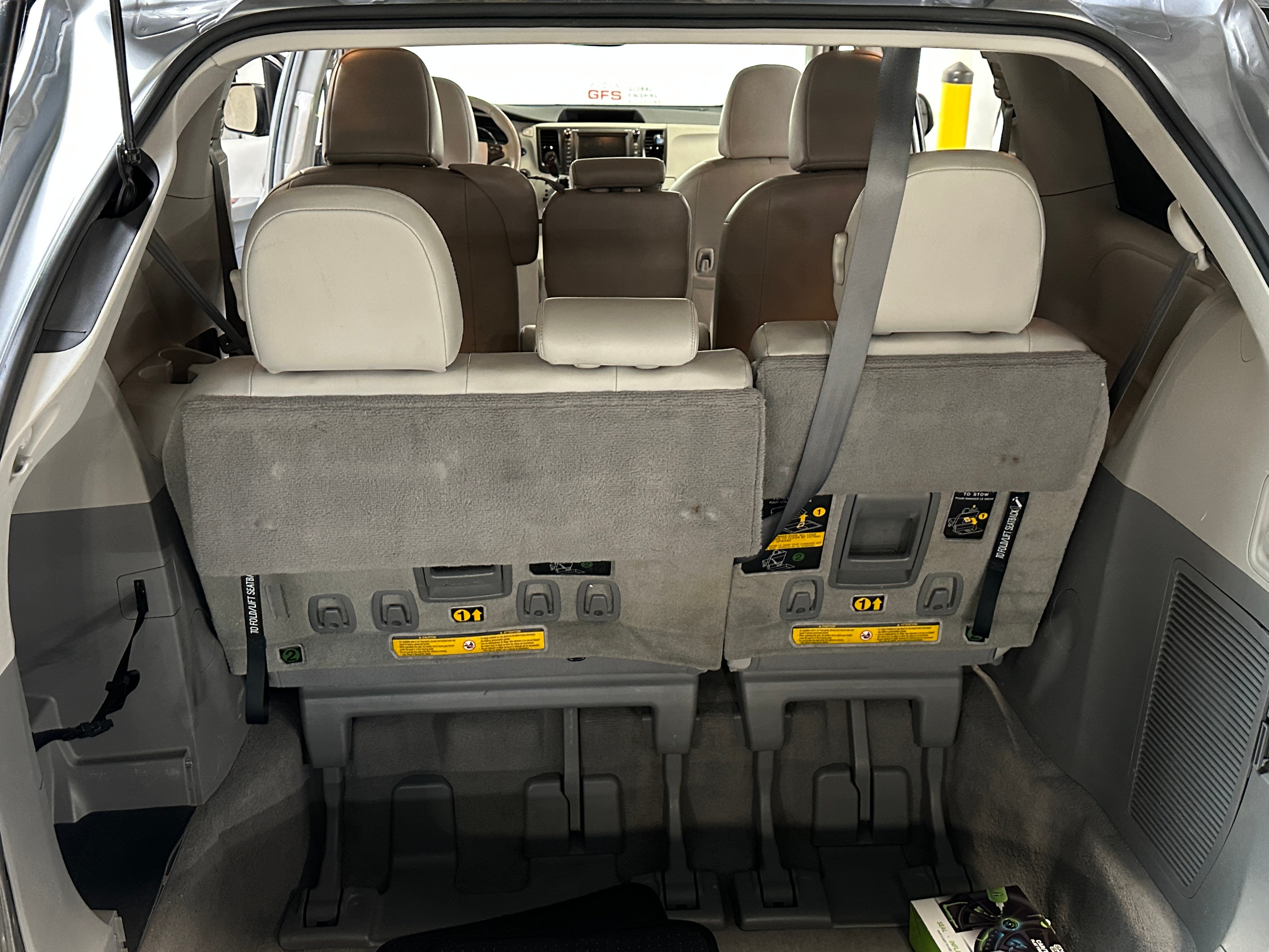 2011 Toyota Sienna XLE 6