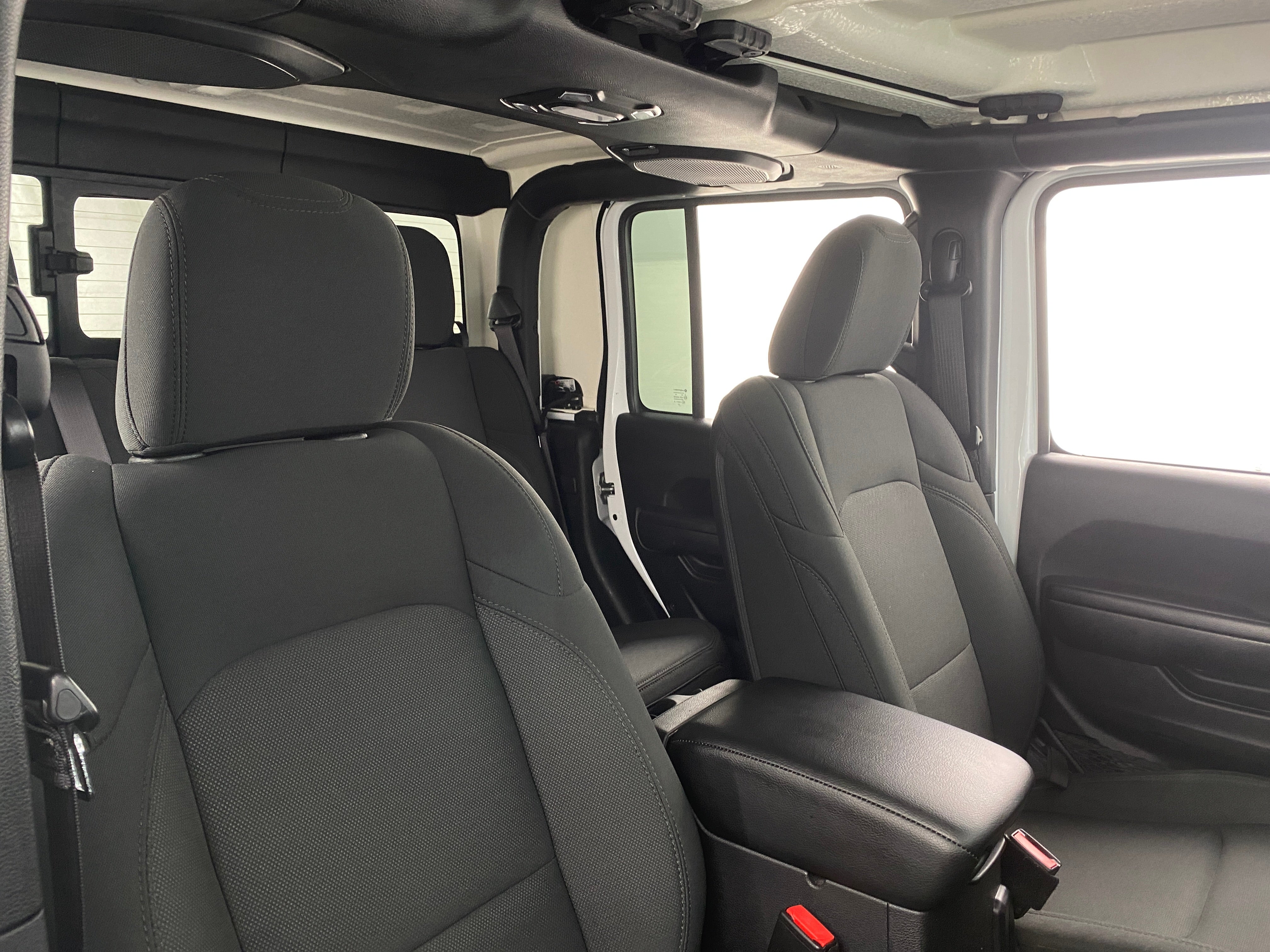 2021 Jeep Gladiator Willys 2