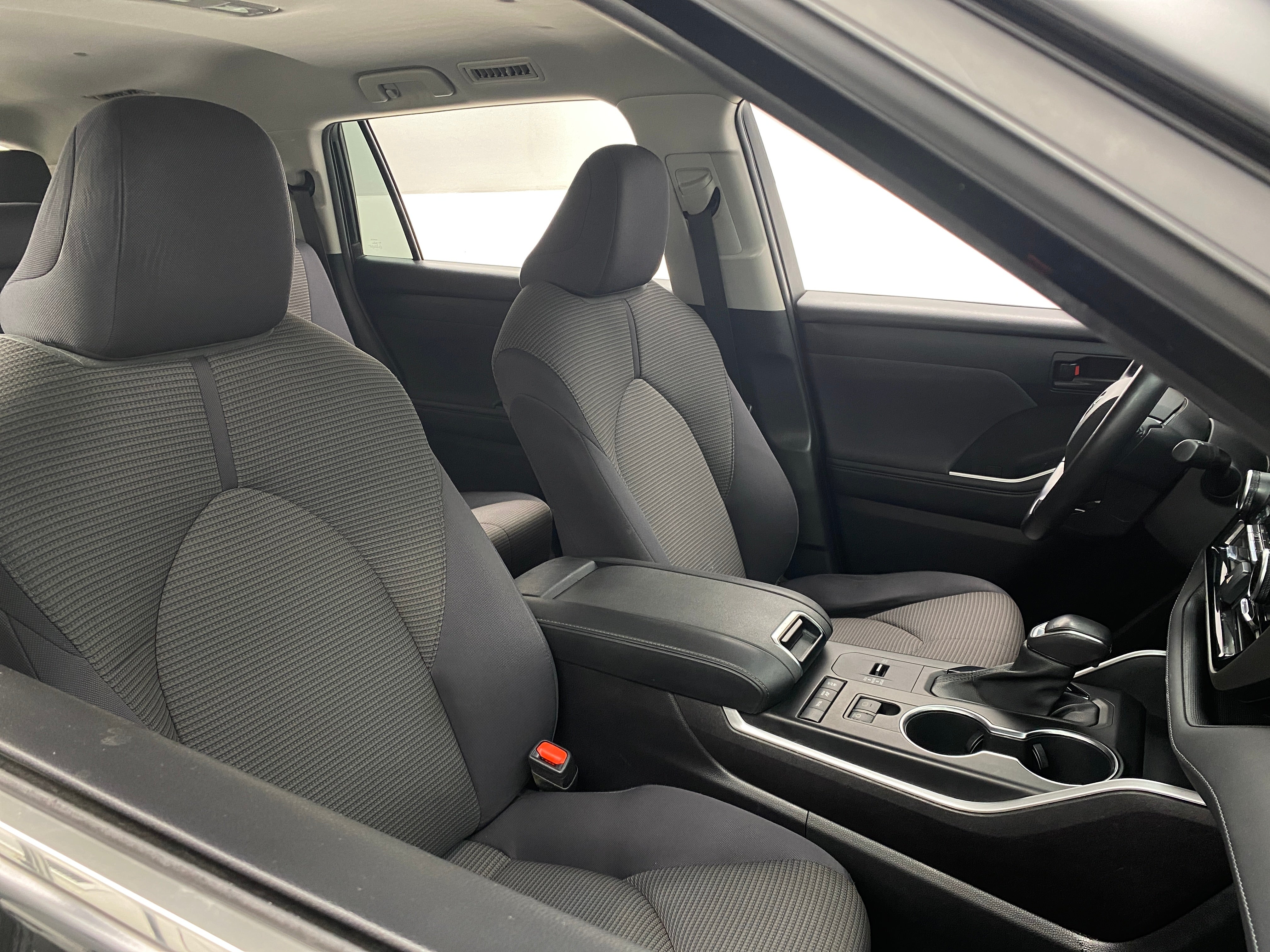 2021 Toyota Highlander LE 2