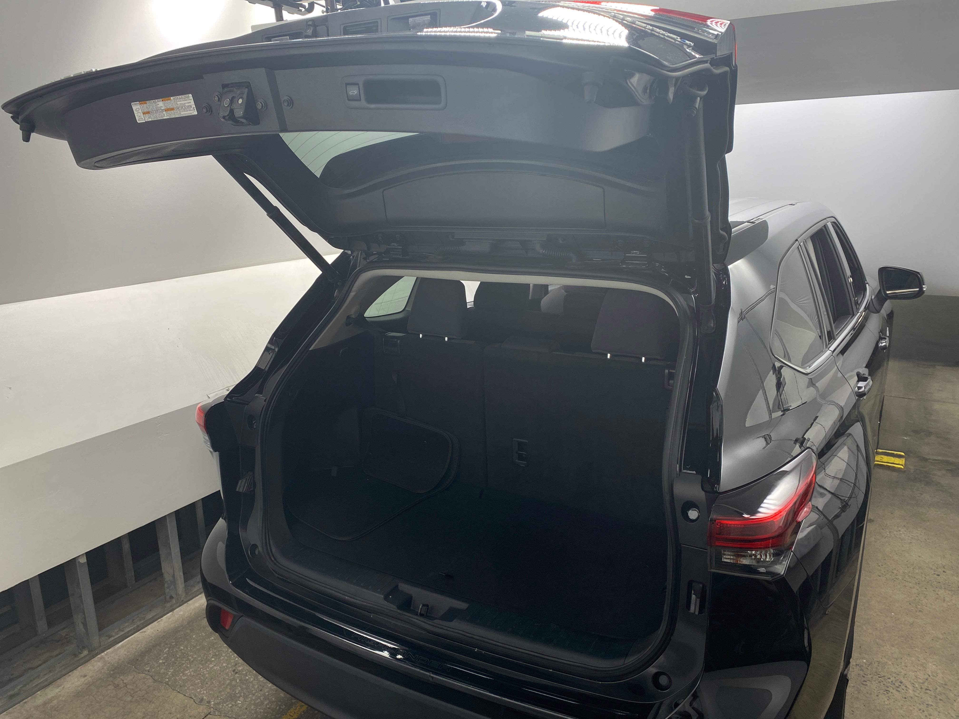 2021 Toyota Highlander LE 7