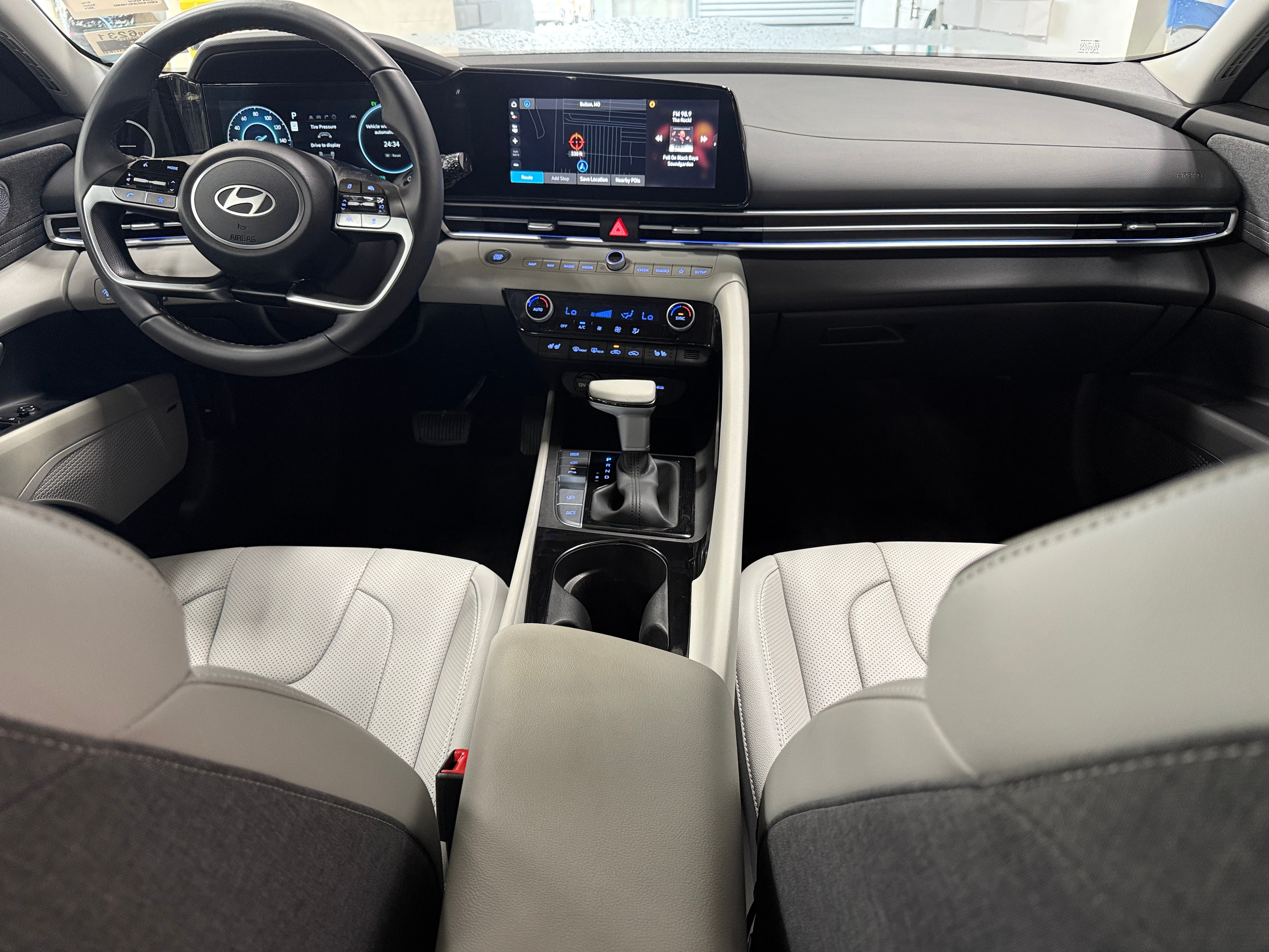 2024 Hyundai Elantra Limited Edition 2