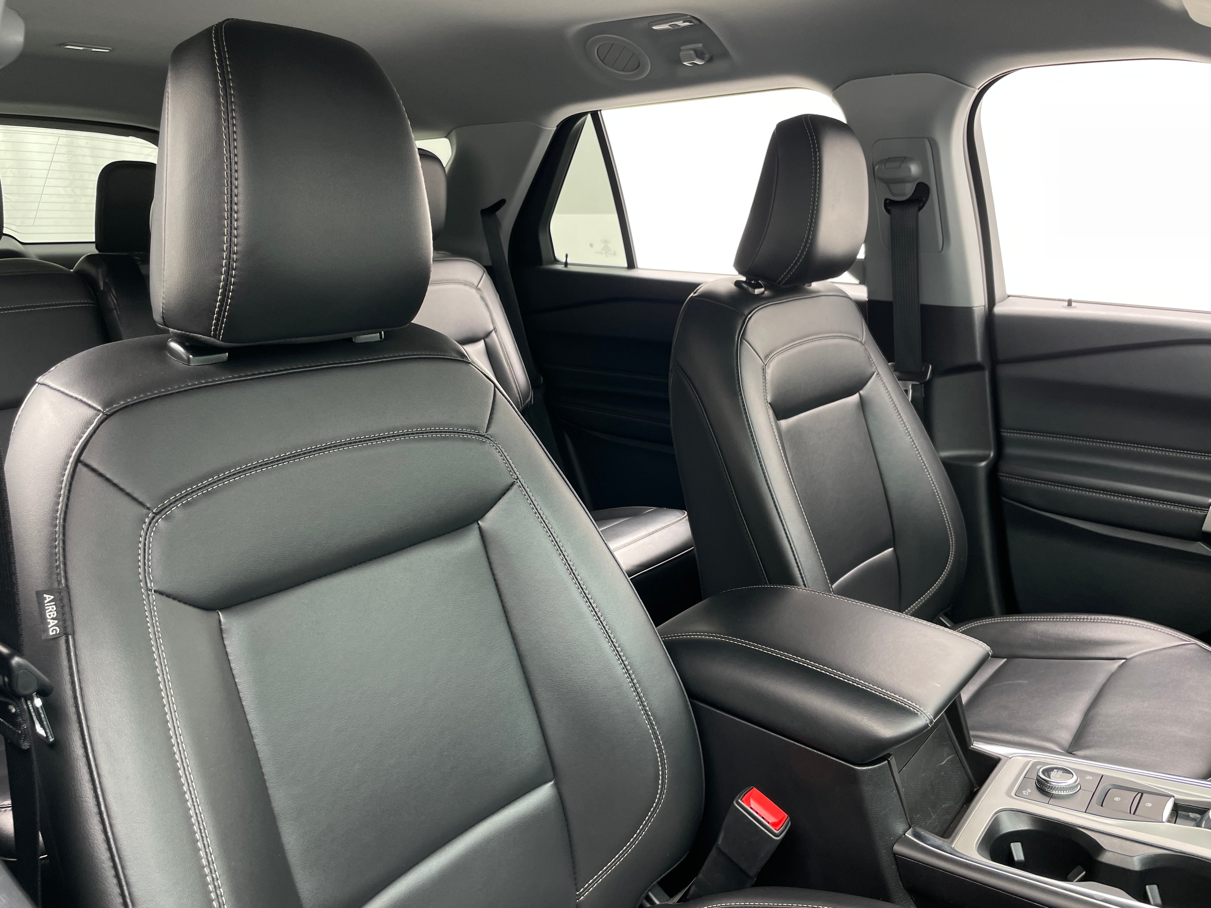 2024 Ford Explorer XLT 2