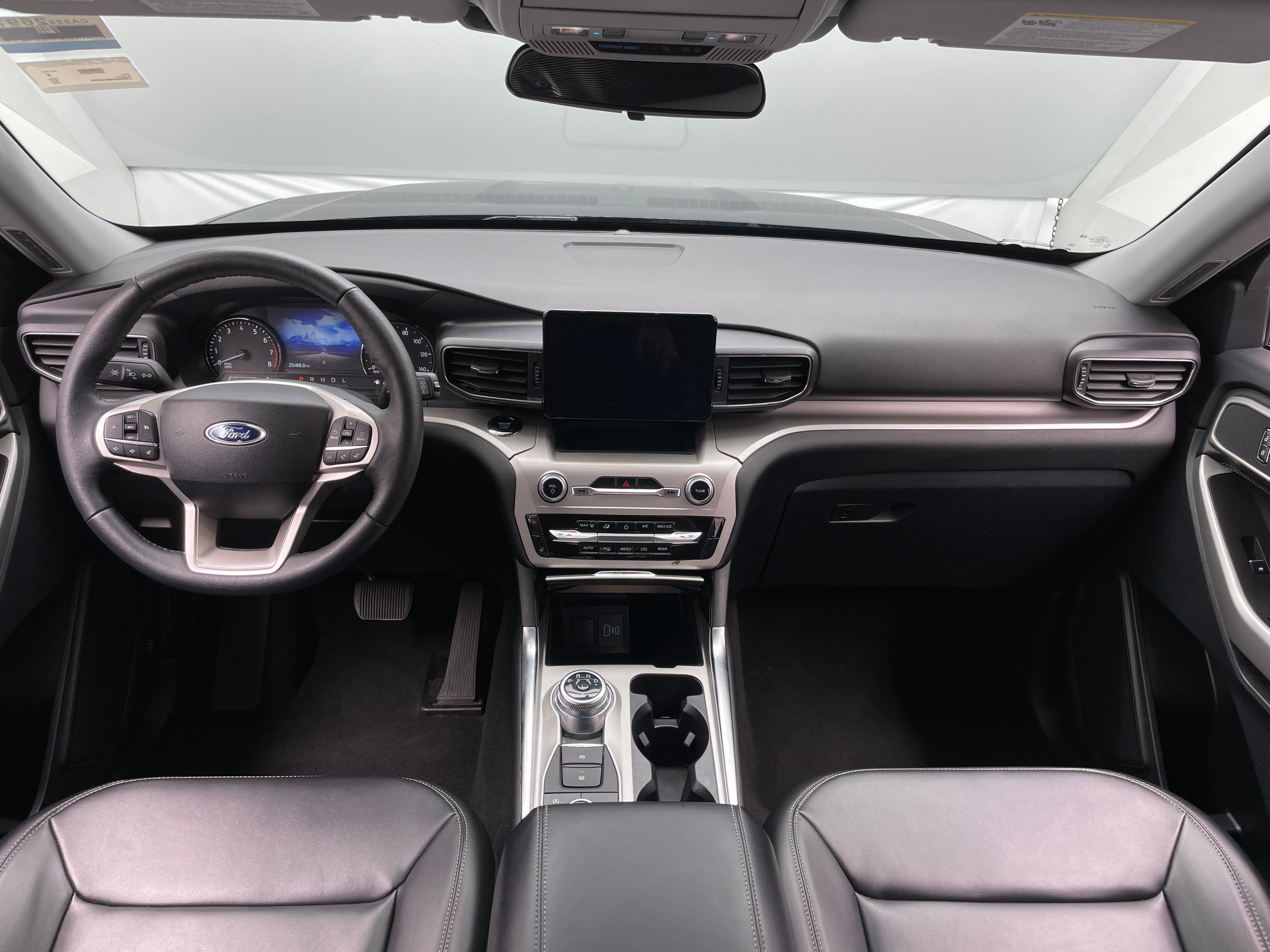 2024 Ford Explorer XLT 3