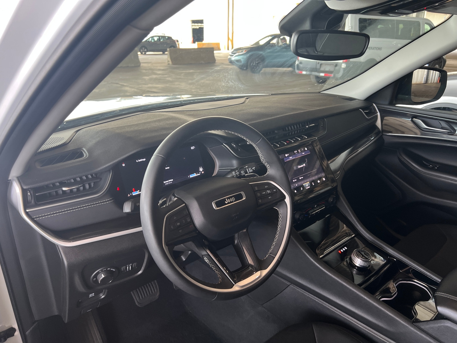 Thumbnail: 2023 Jeep Grand Cherokee L - 3