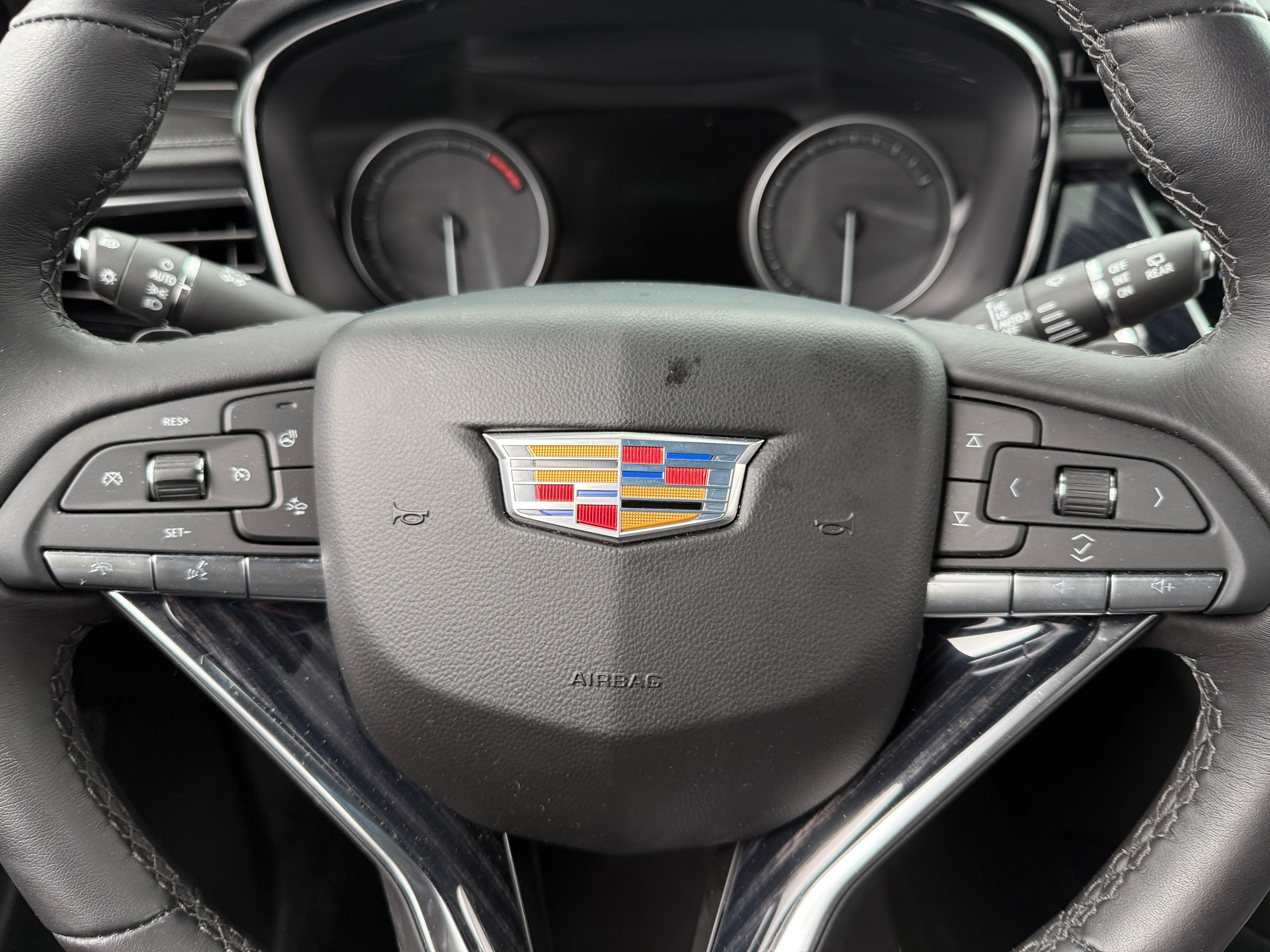 2024 Cadillac XT6 Premium Luxury 4