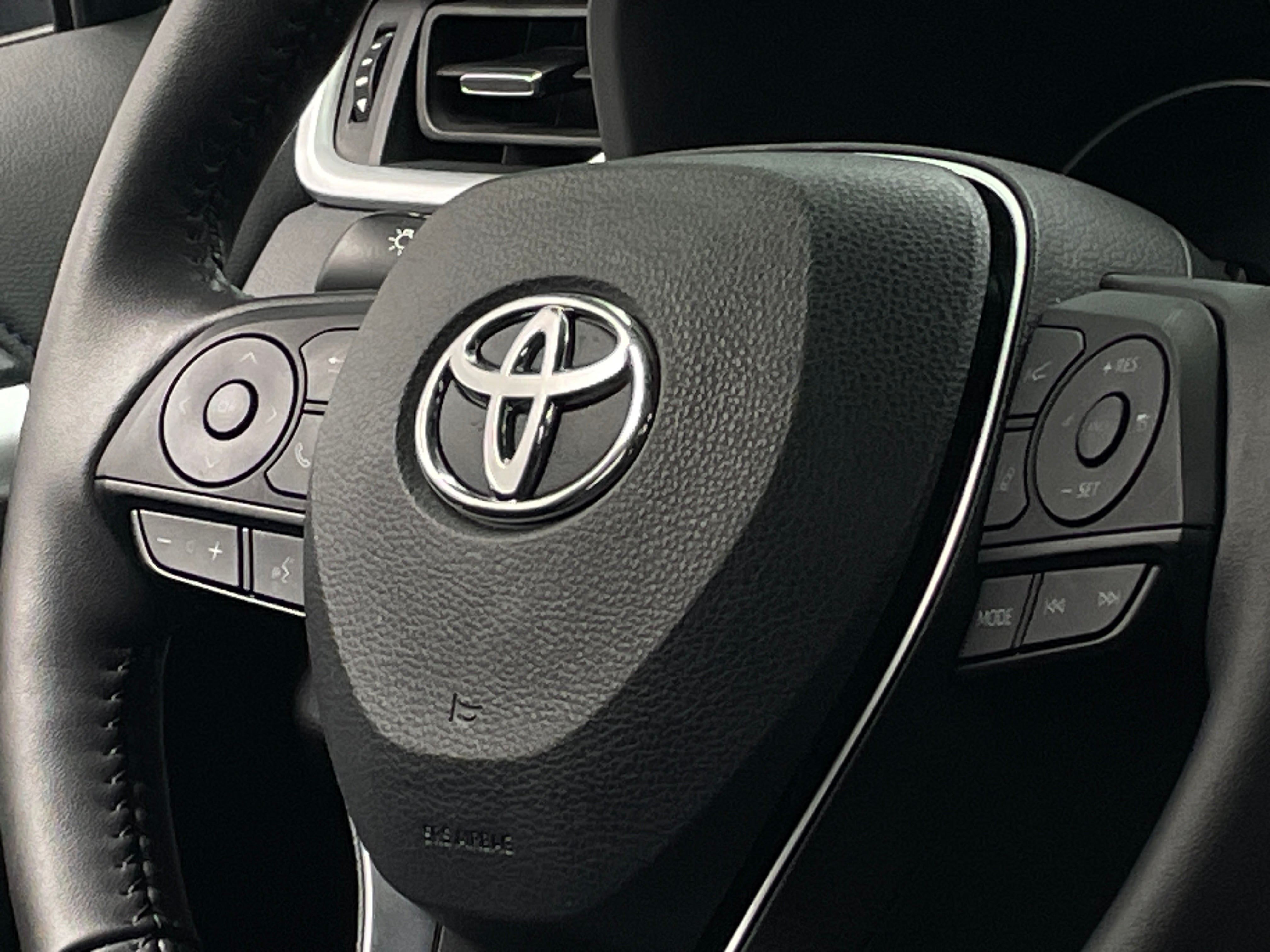2022 Toyota RAV4 XSE 4