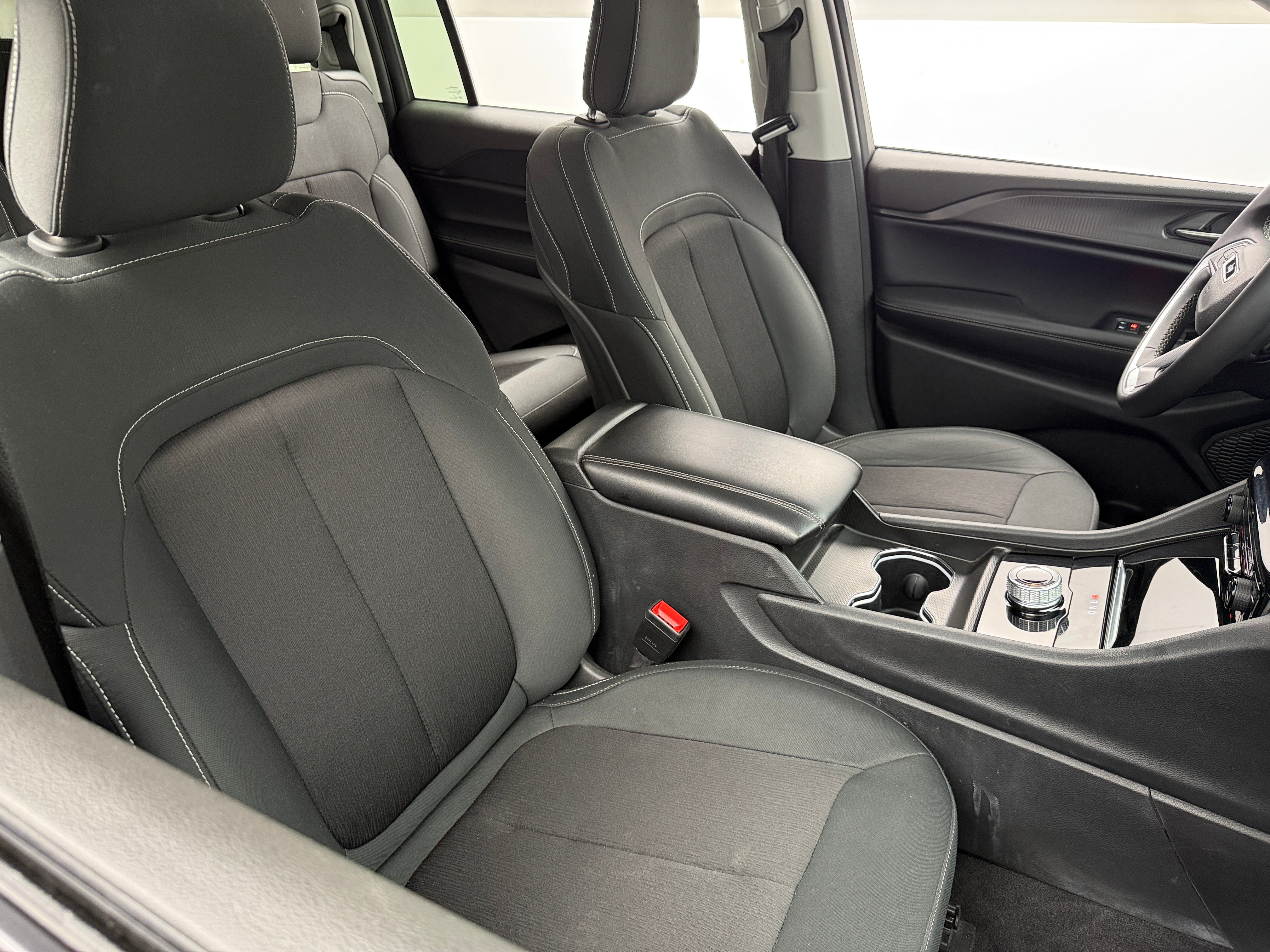 2023 Jeep Grand Cherokee L Laredo 2