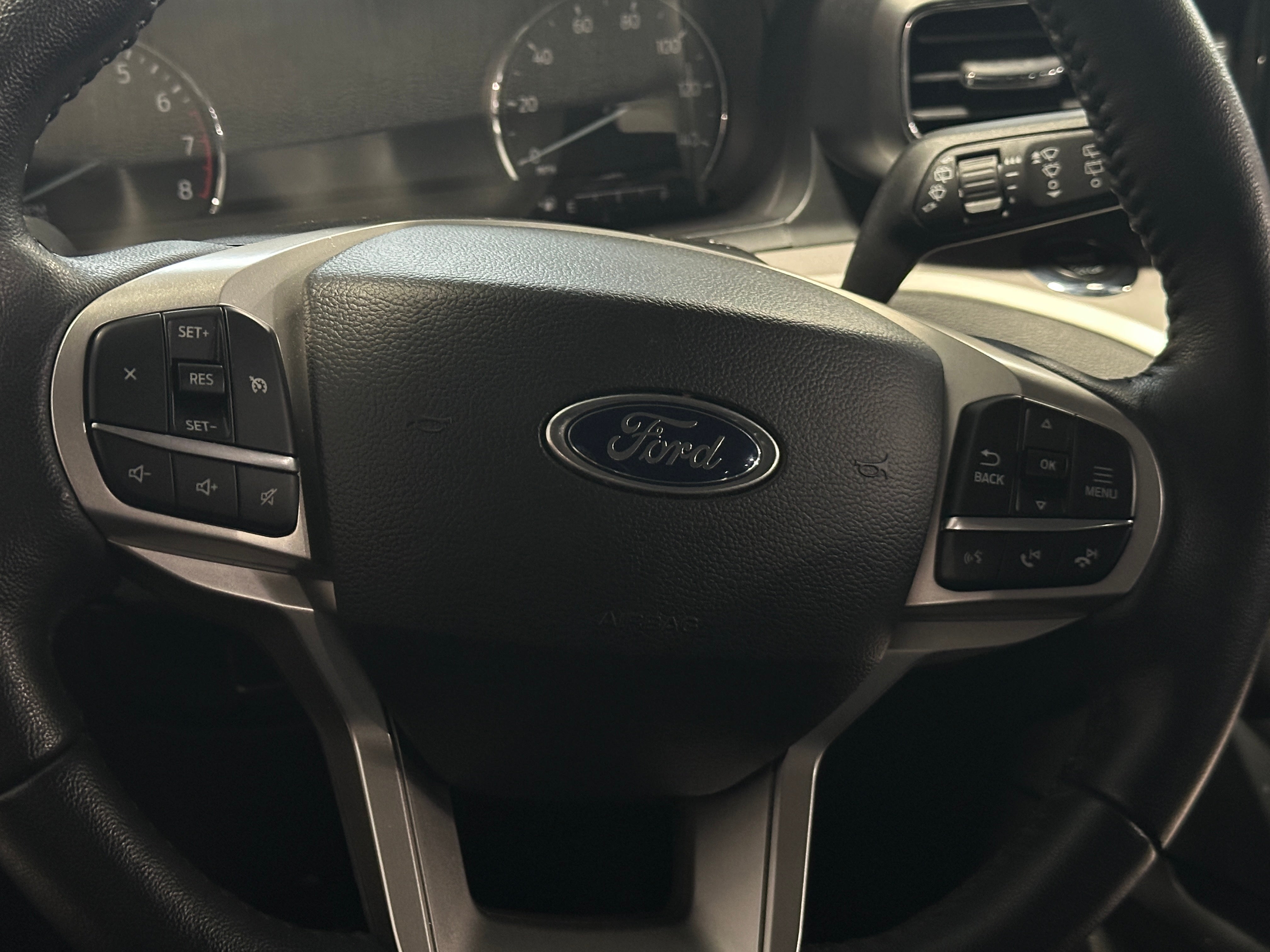 2023 Ford Explorer XLT 4