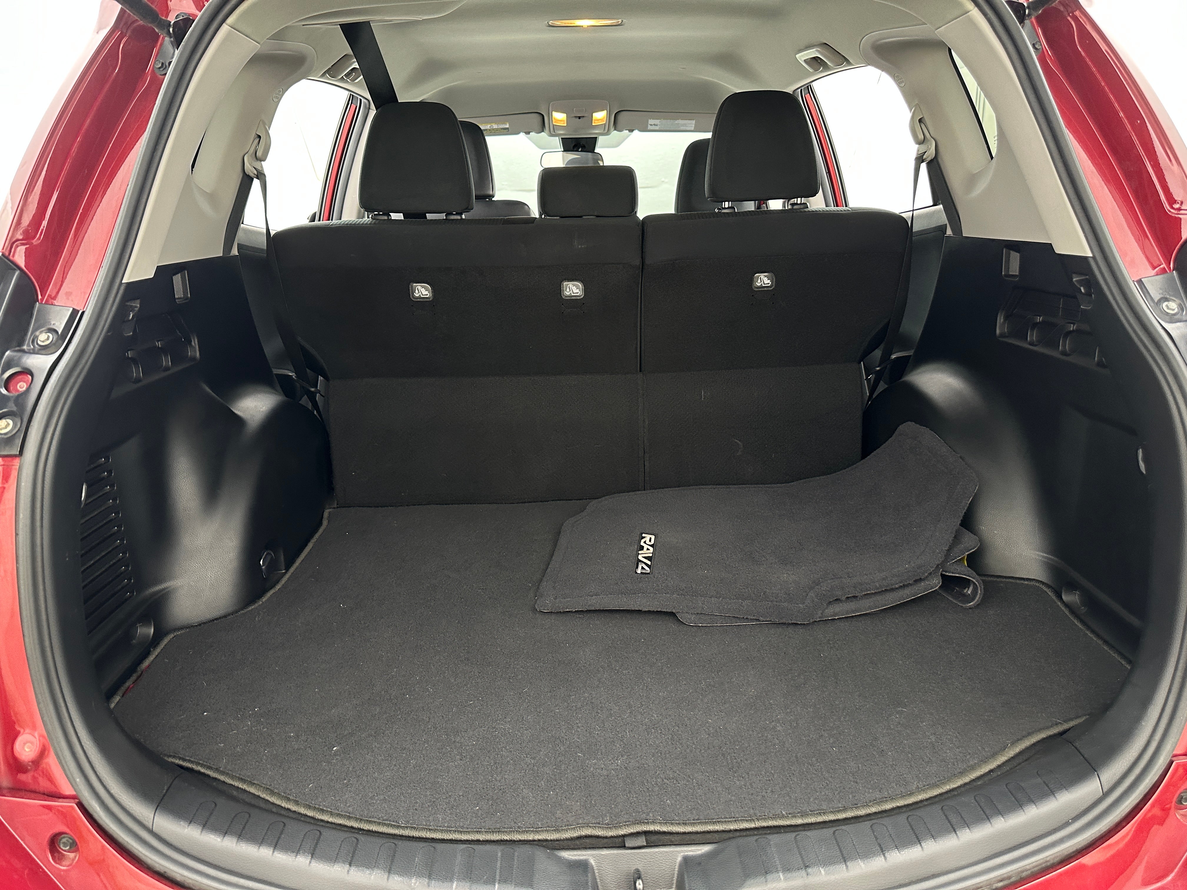 2018 Toyota RAV4 LE 7