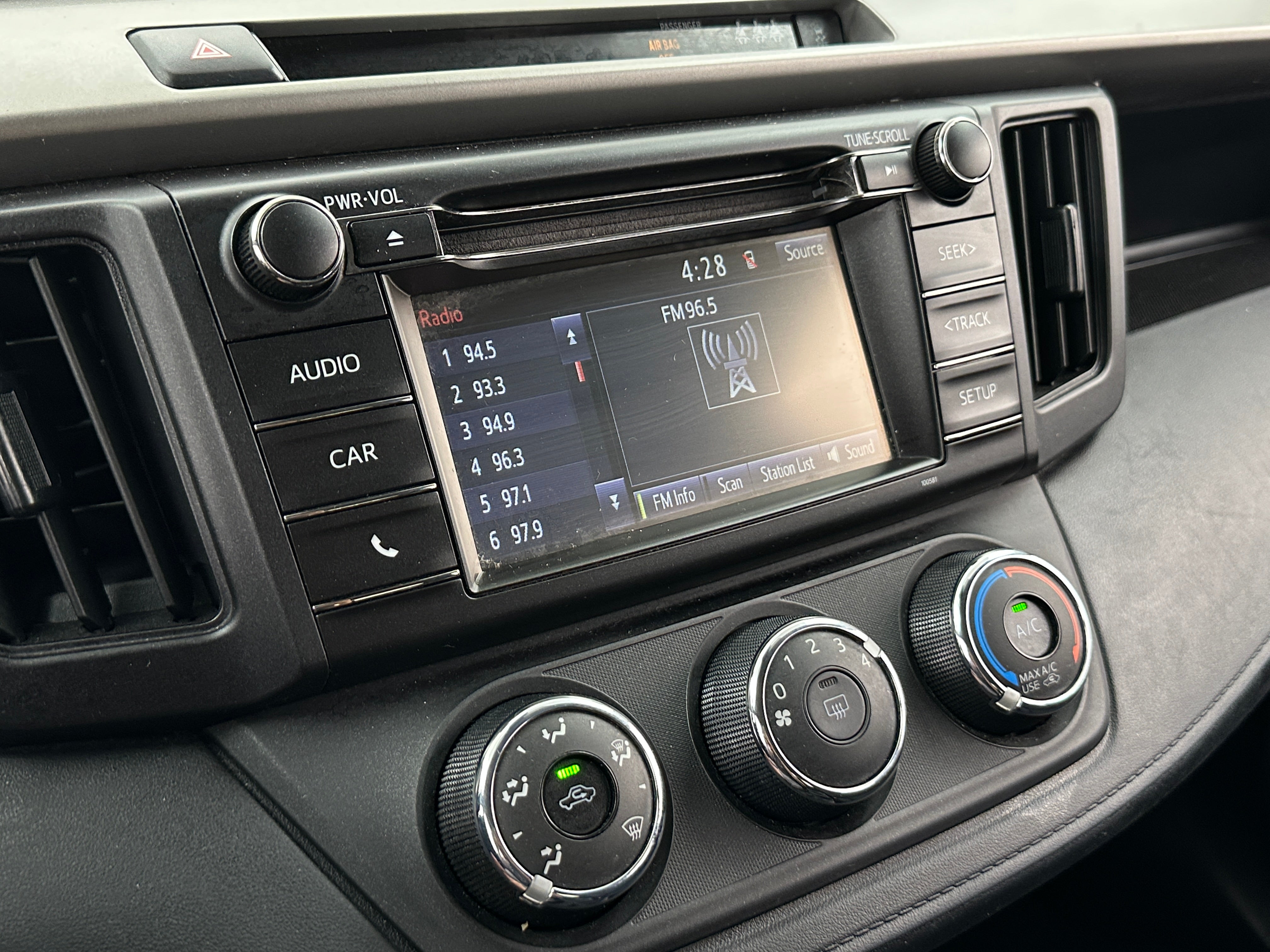 2018 Toyota RAV4 LE 4
