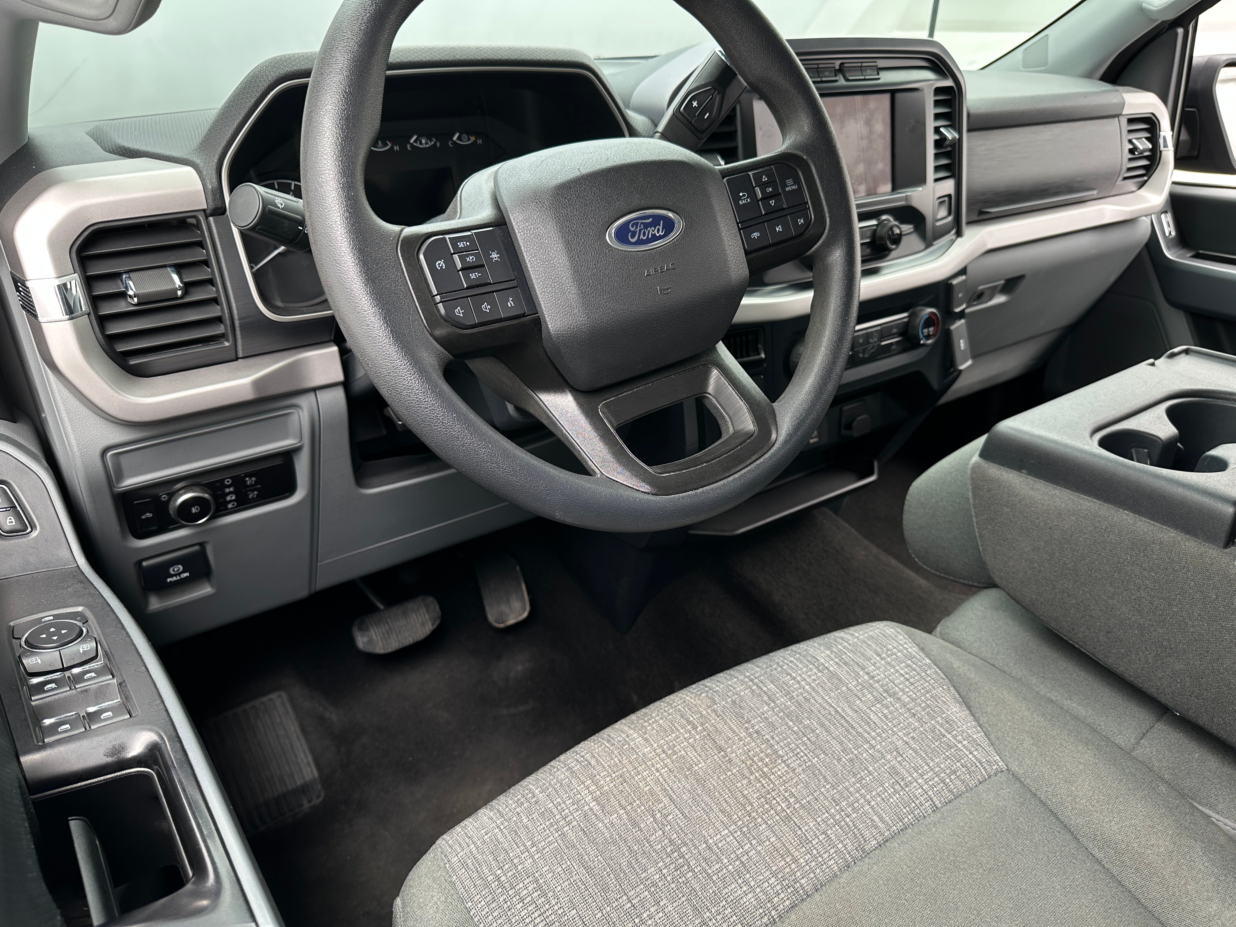 2023 Ford Econoline E-150 3
