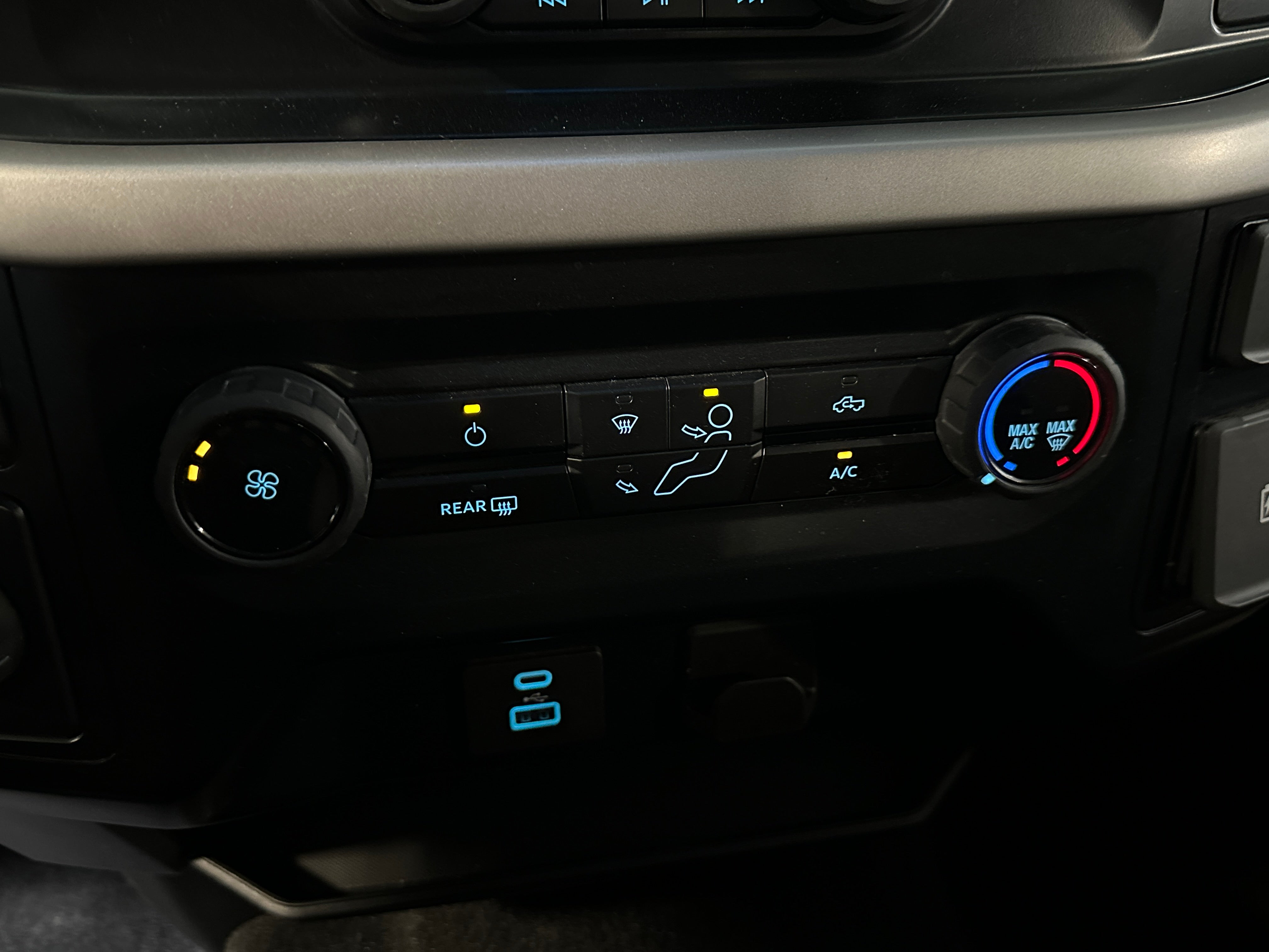 2023 Ford Econoline E-150 4