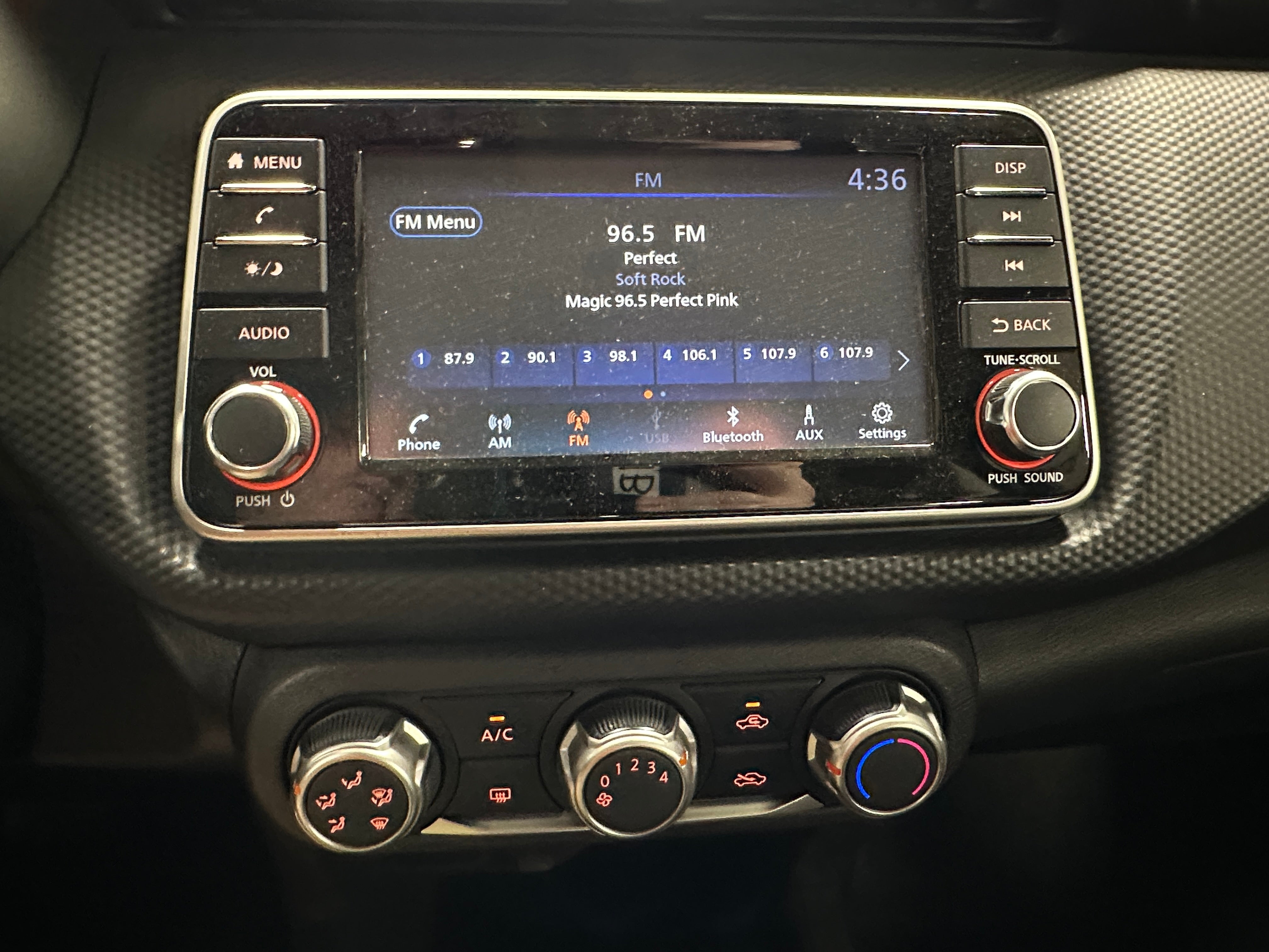 2023 Nissan Kicks S 4