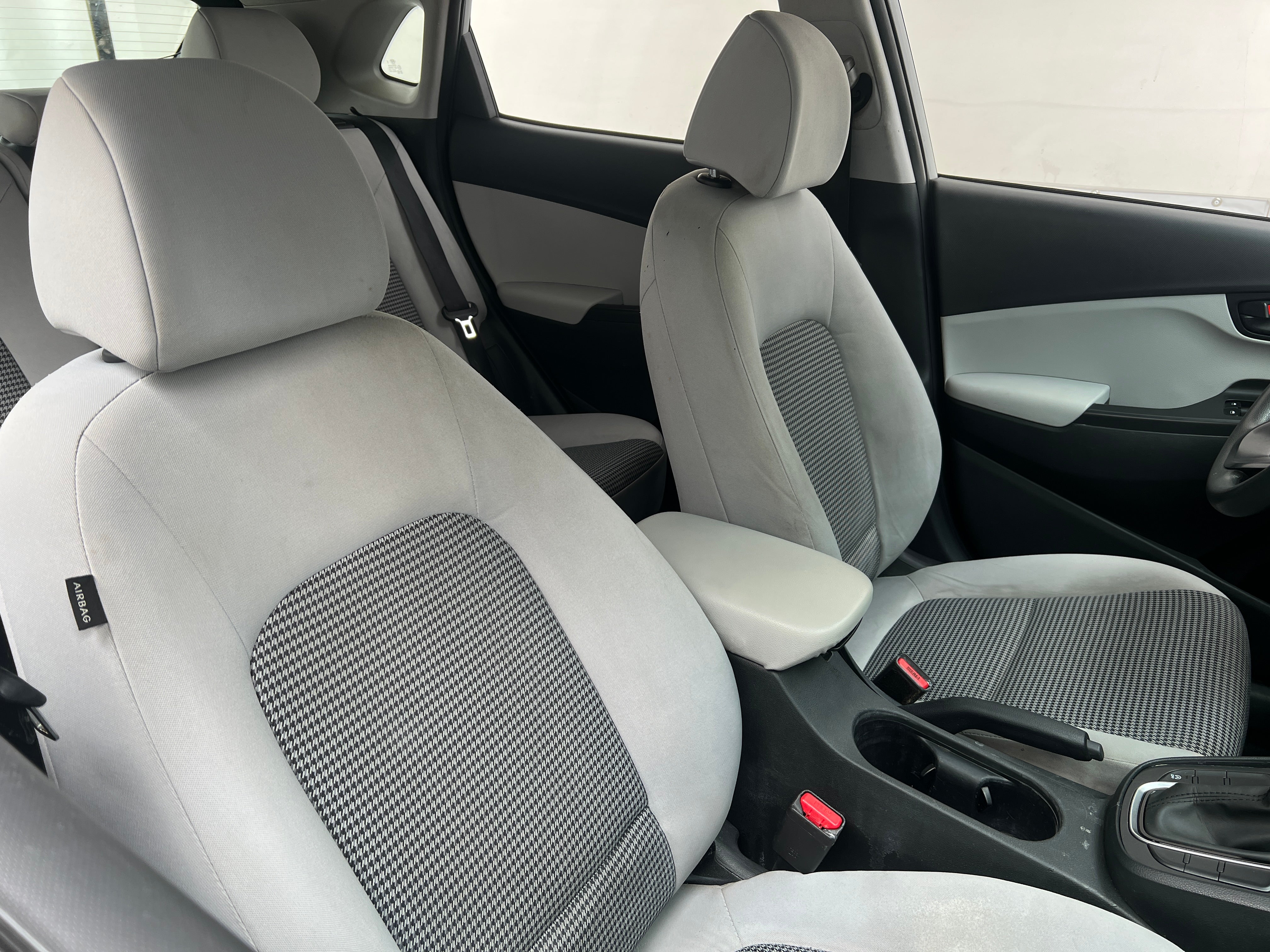 2022 Hyundai Kona SE 2