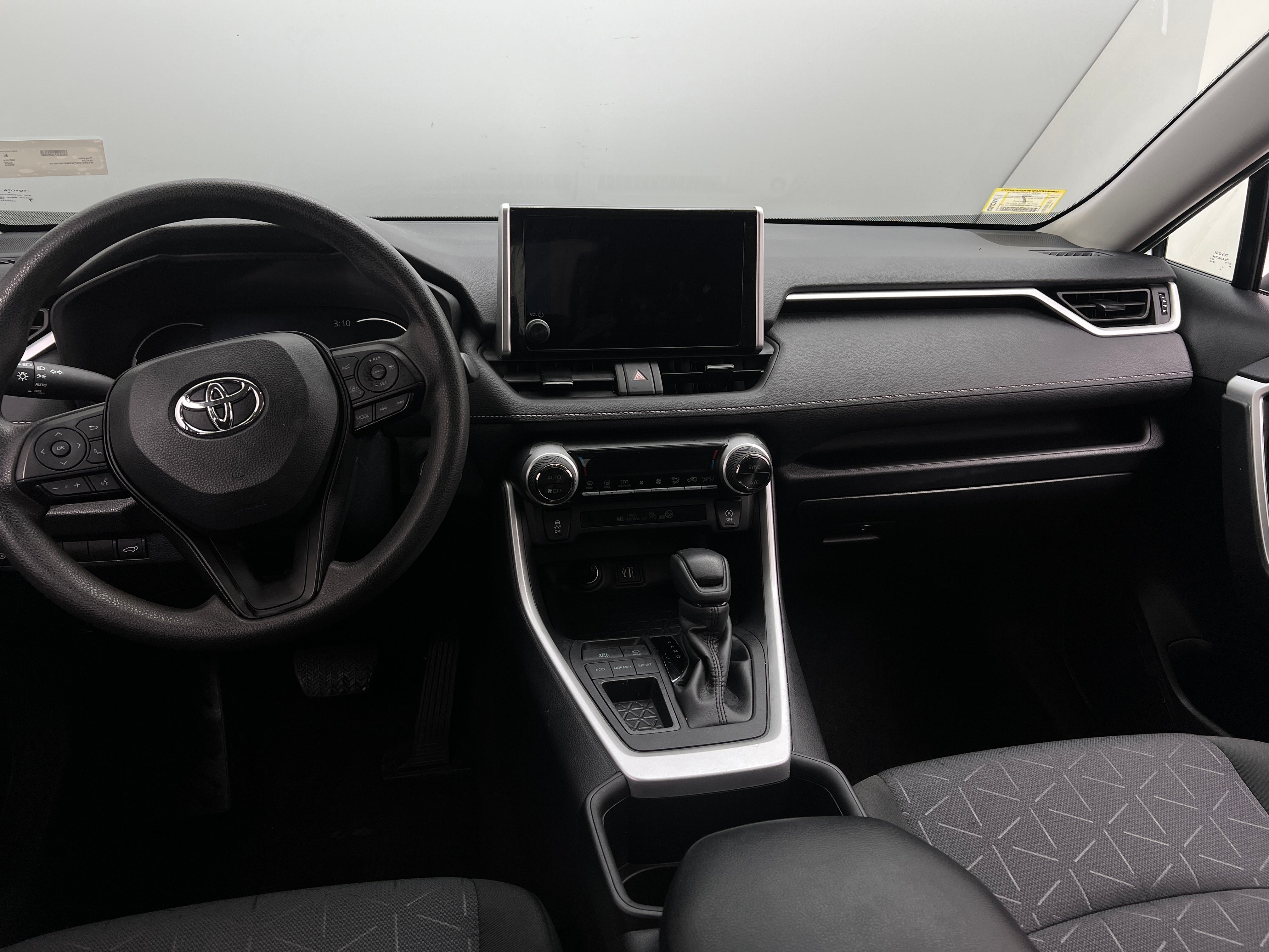 2024 Toyota RAV4 XLE 3