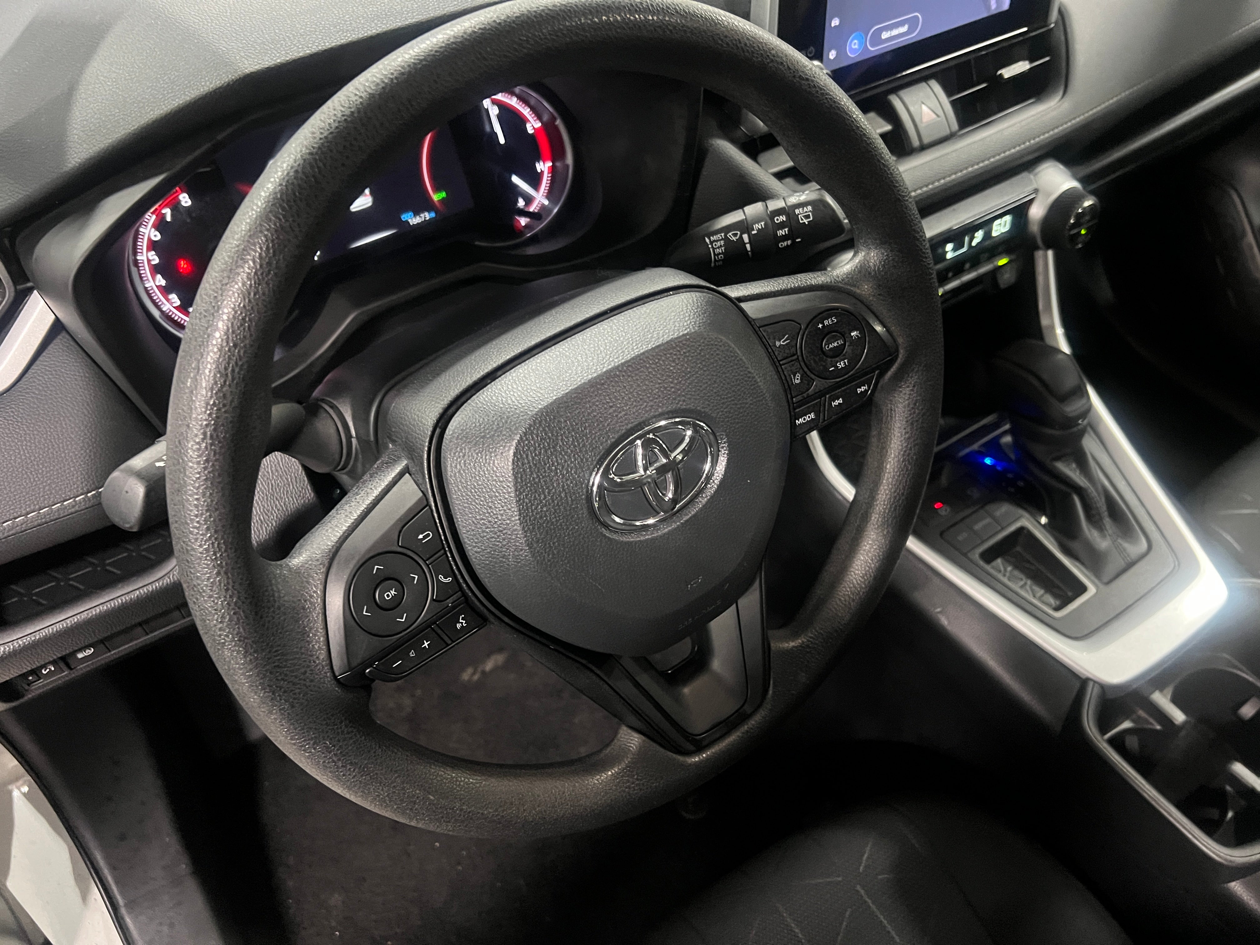 2024 Toyota RAV4 XLE 5