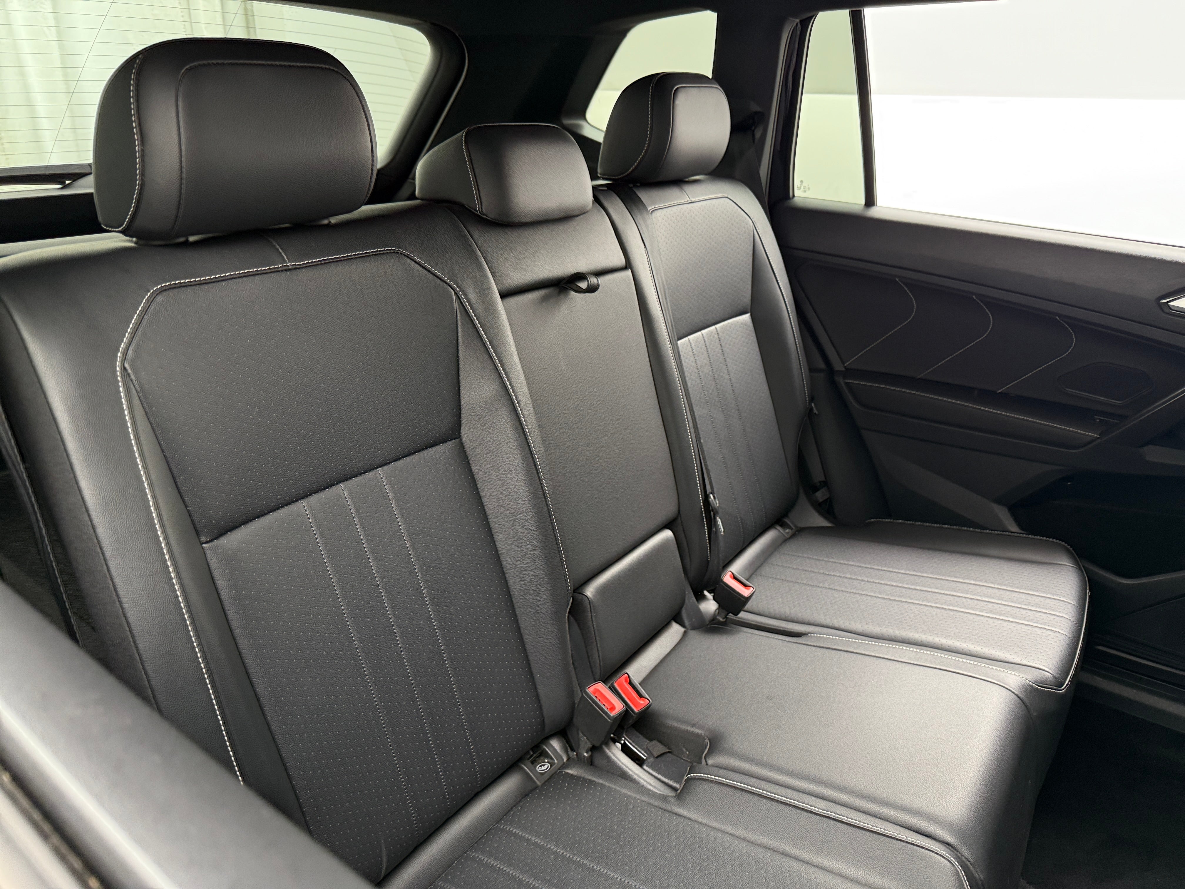 2022 Volkswagen Tiguan SE R-Line Black 5