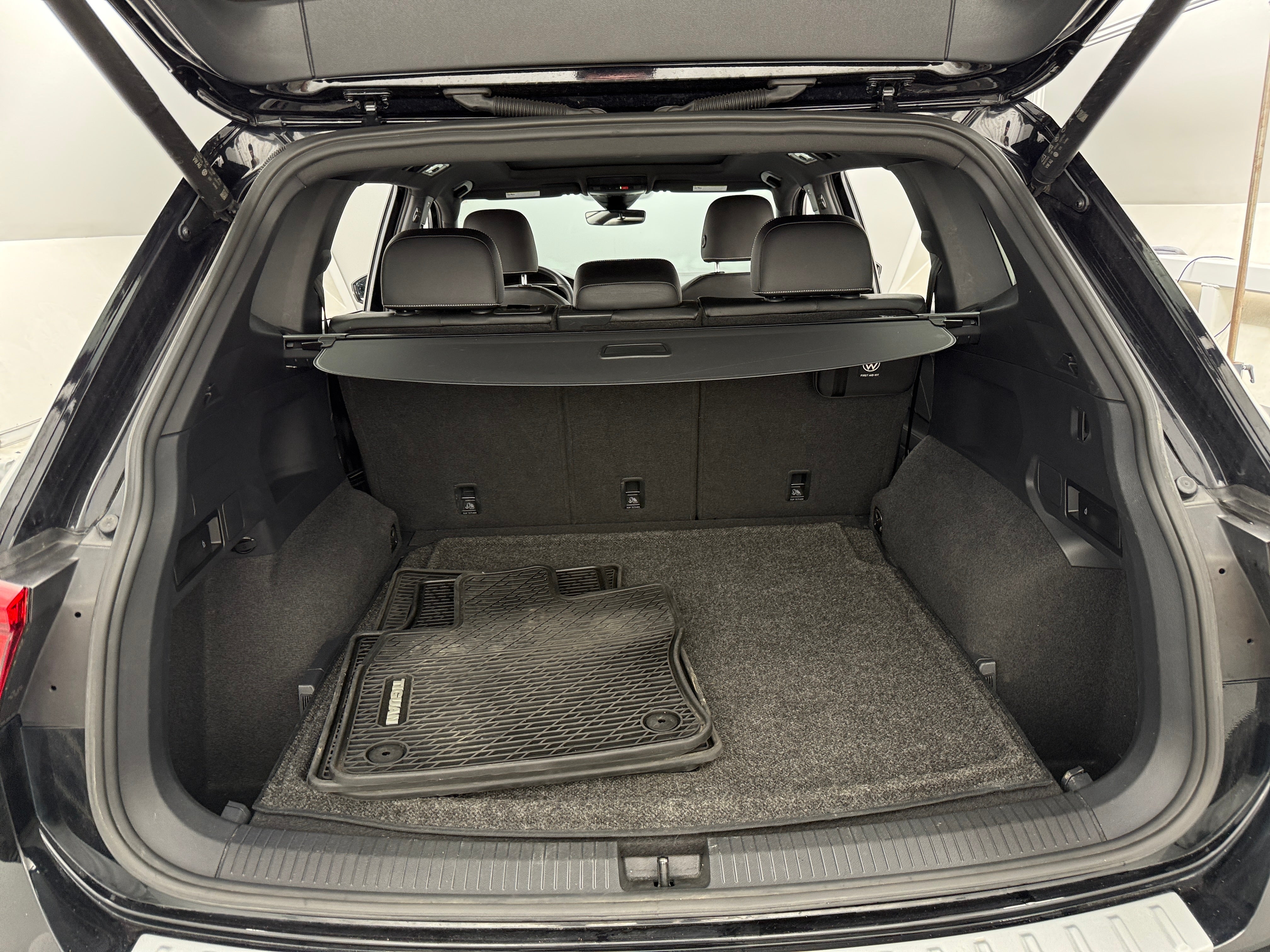 2022 Volkswagen Tiguan SE R-Line Black 6