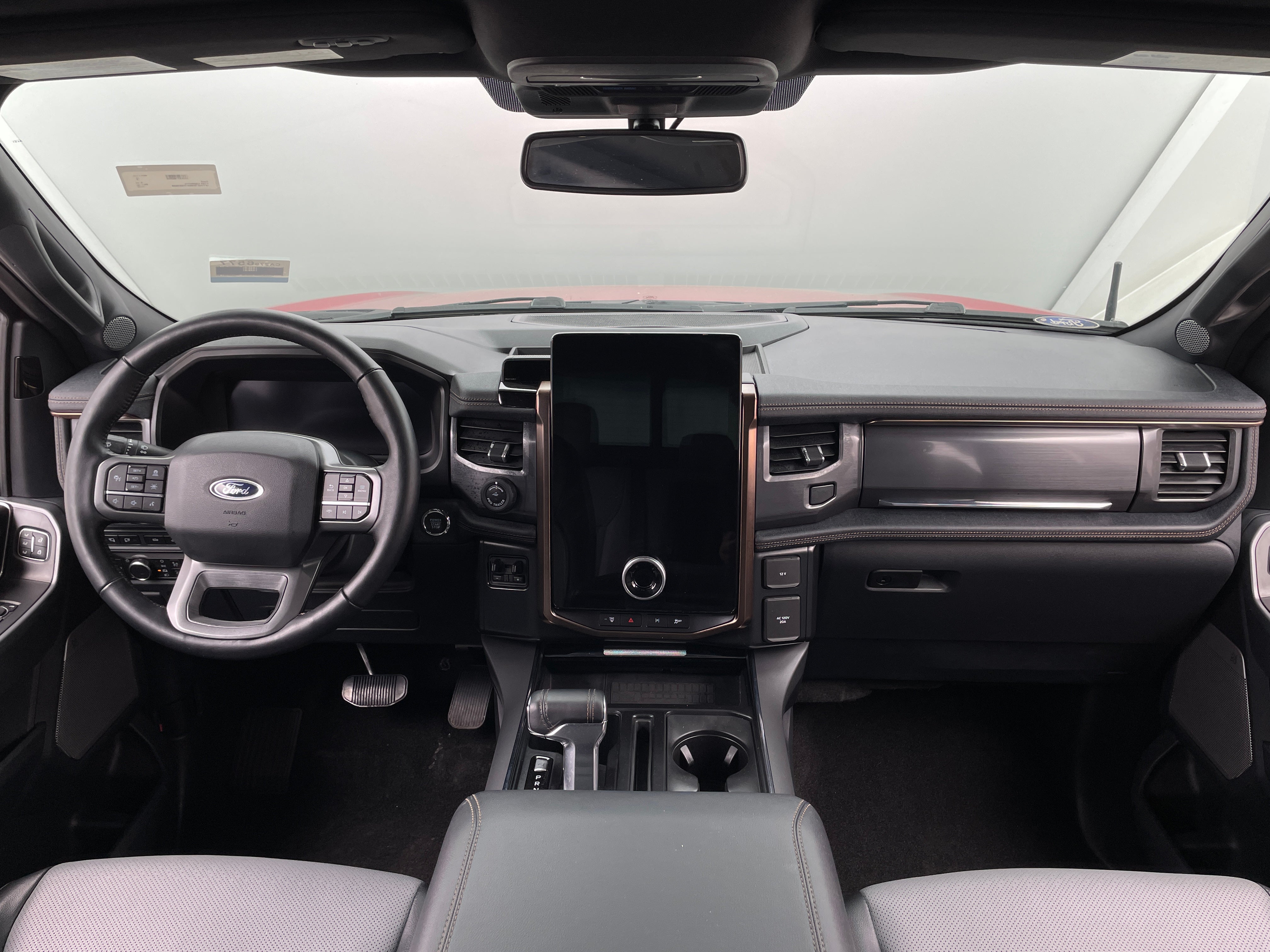 2022 Ford F-150 Lightning Lariat 2