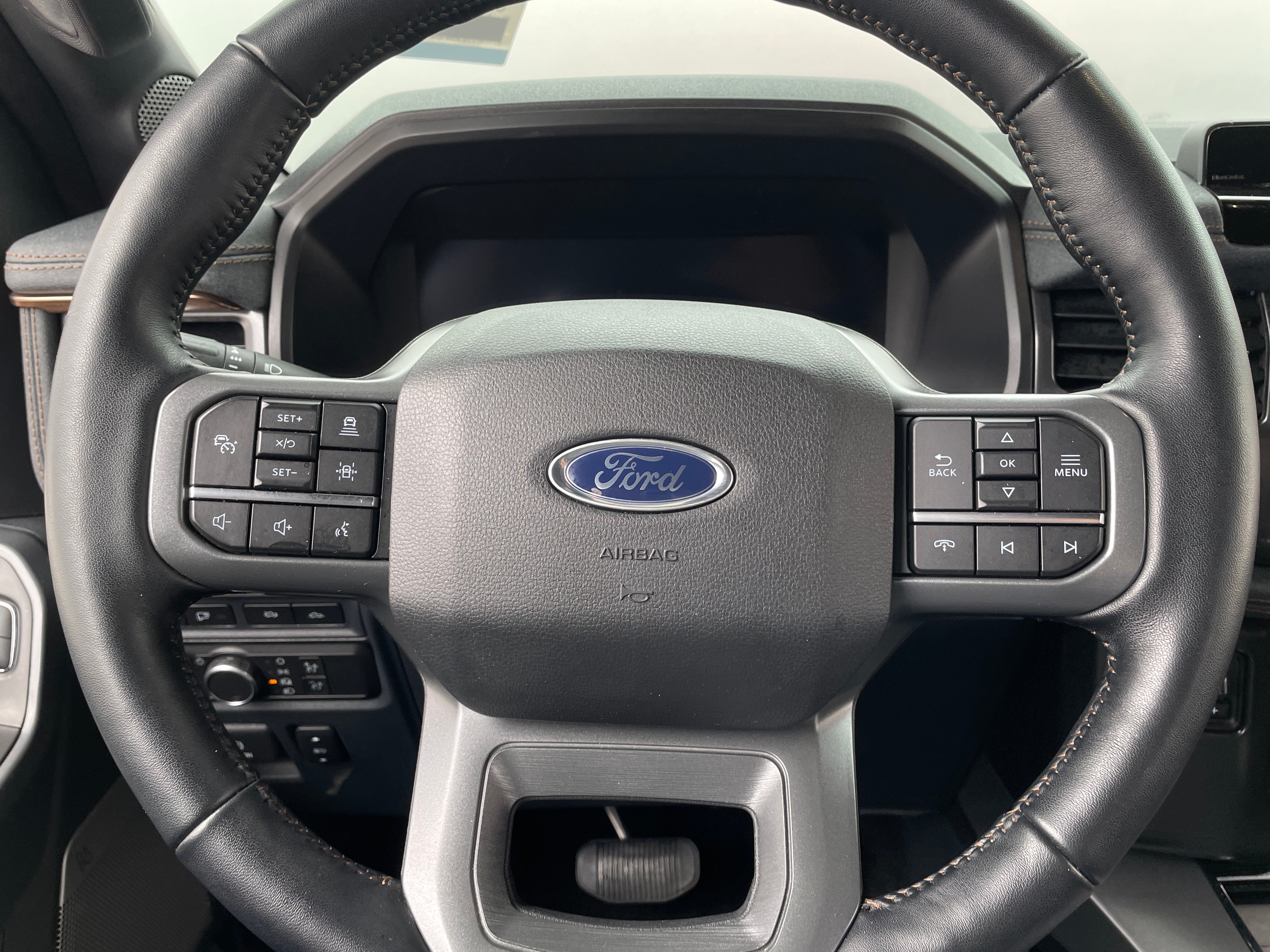 2022 Ford F-150 Lightning Lariat 4