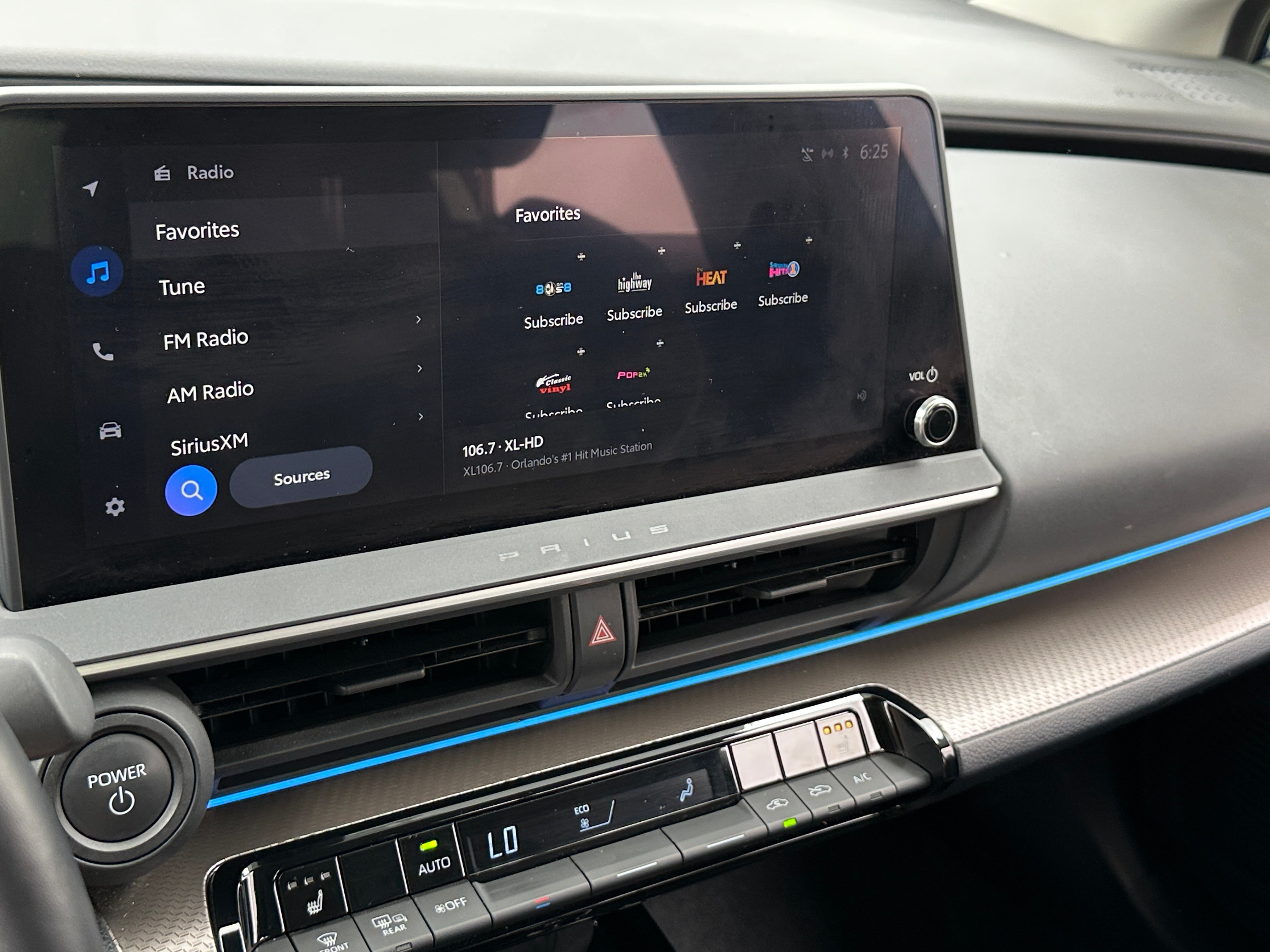 2023 Toyota Prius XLE 3