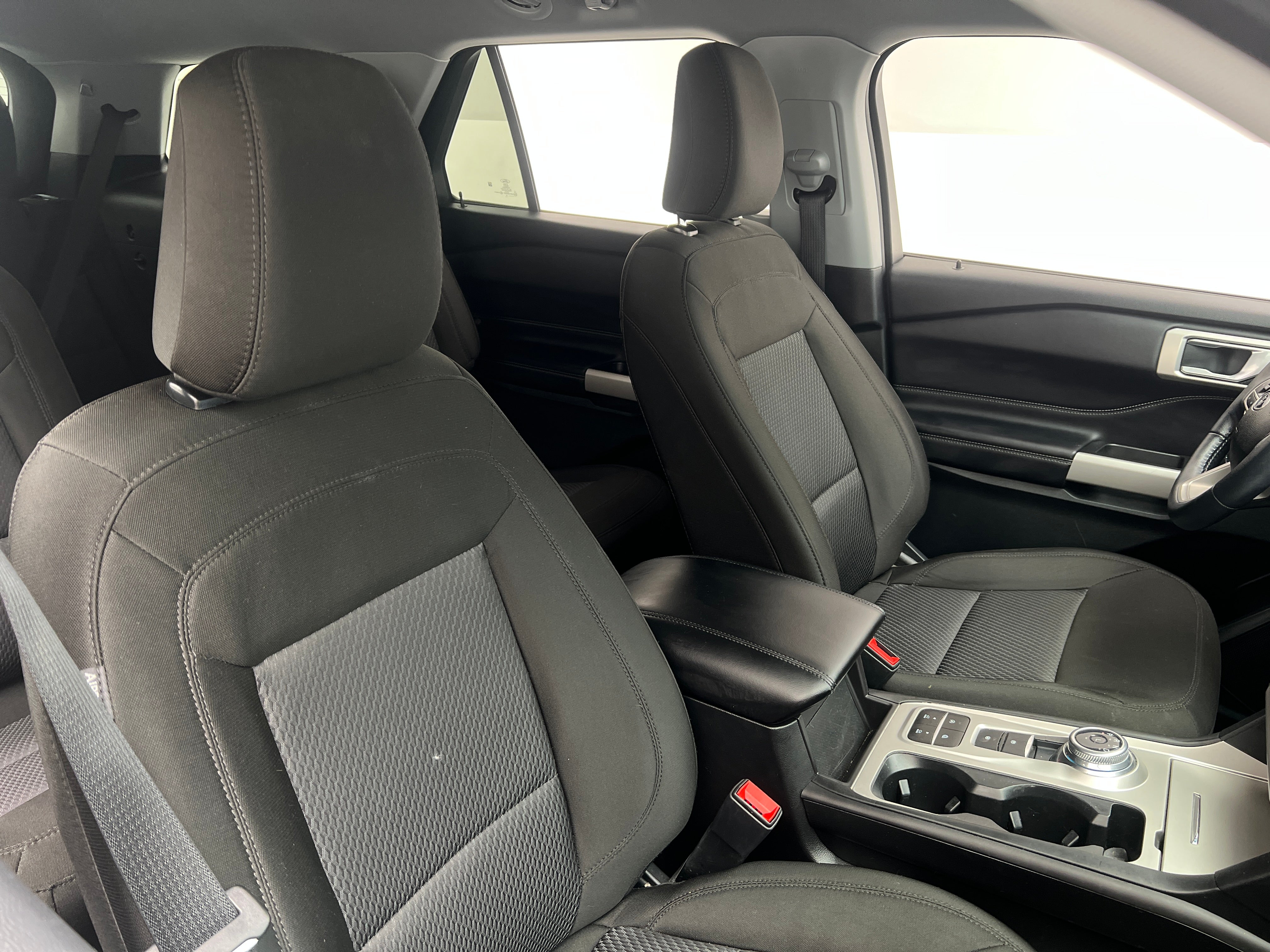 2024 Ford Explorer XLT 2