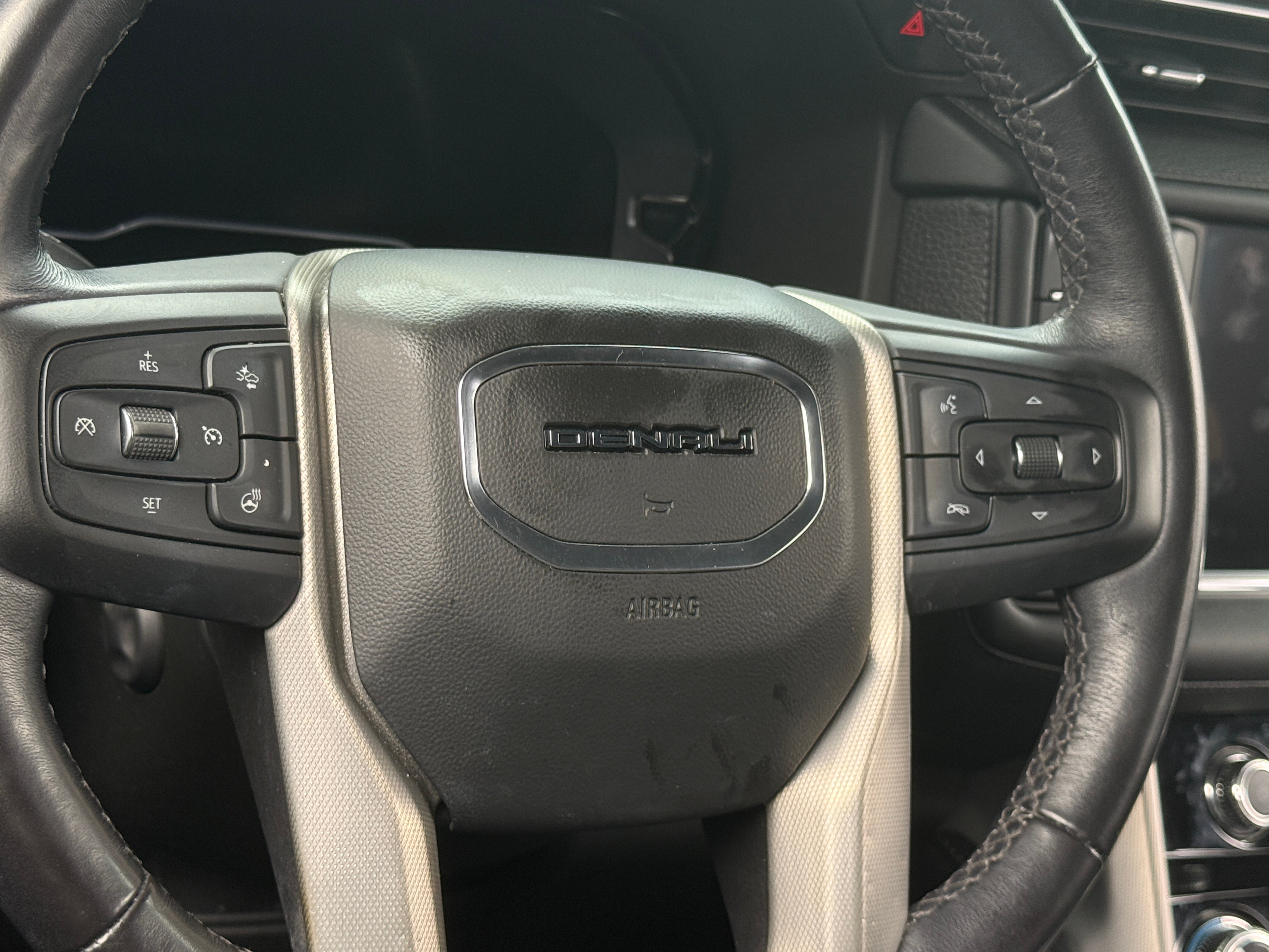 2022 GMC Yukon Denali 4