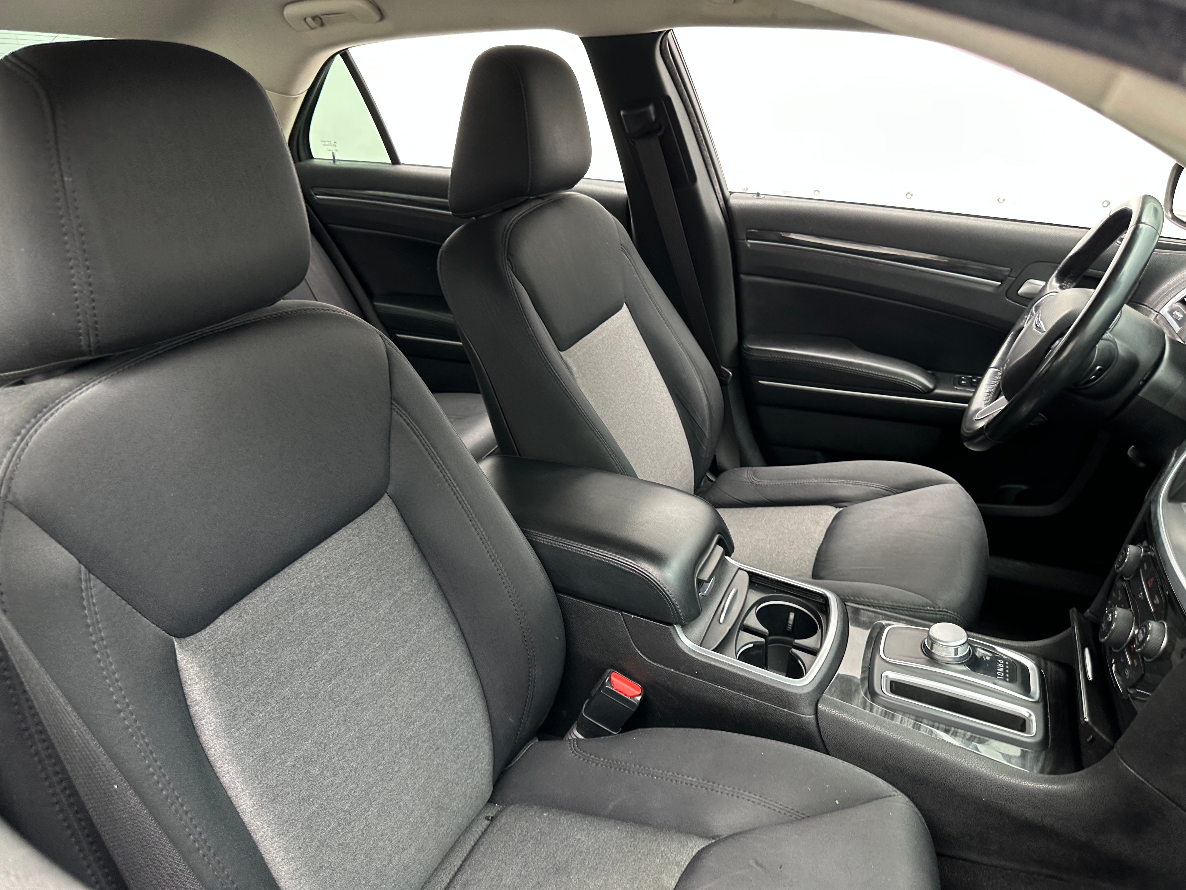 2019 Chrysler 300 Touring 2