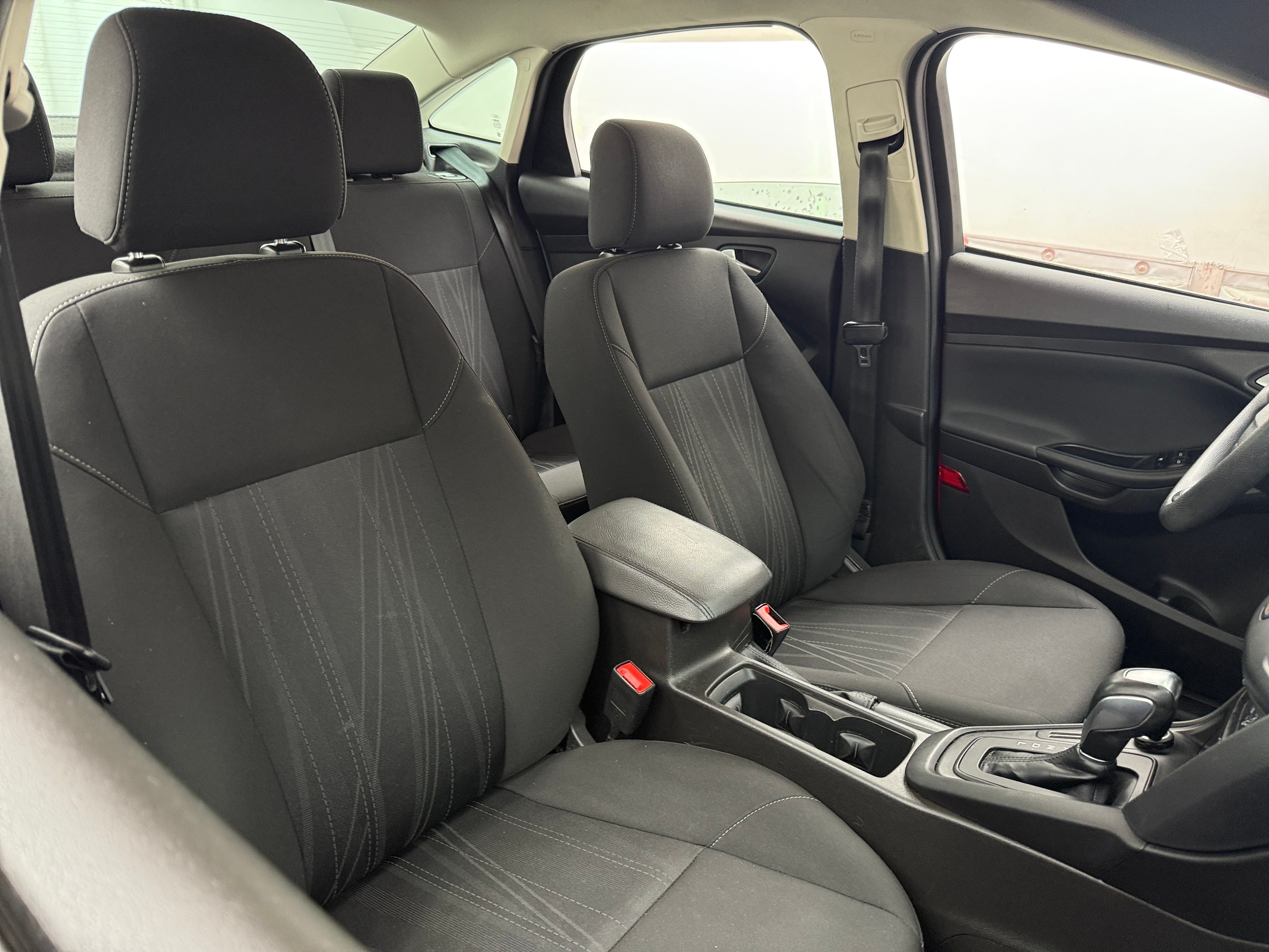 2016 Ford Focus SE 2
