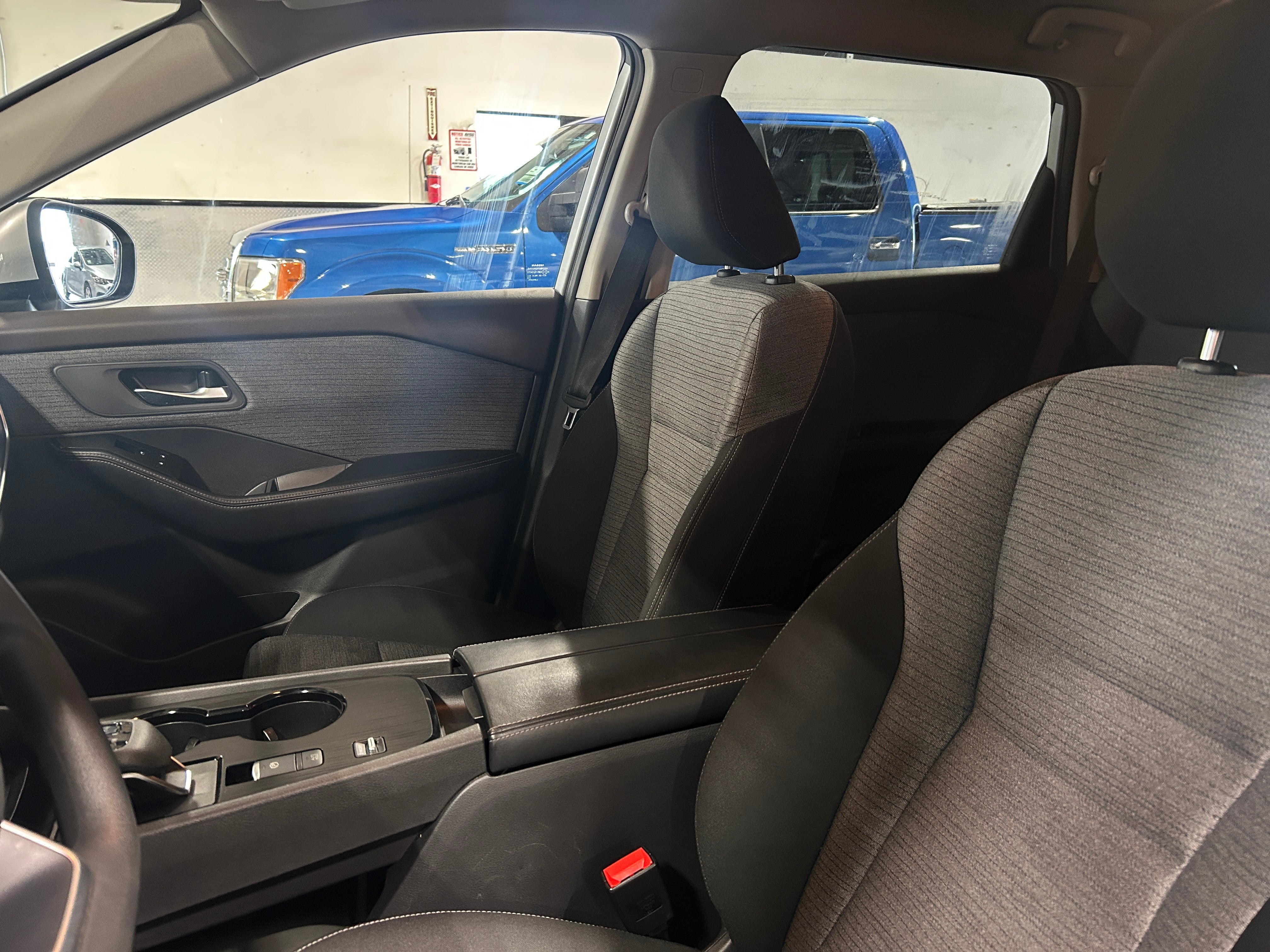 2023 Nissan Rogue SV 2