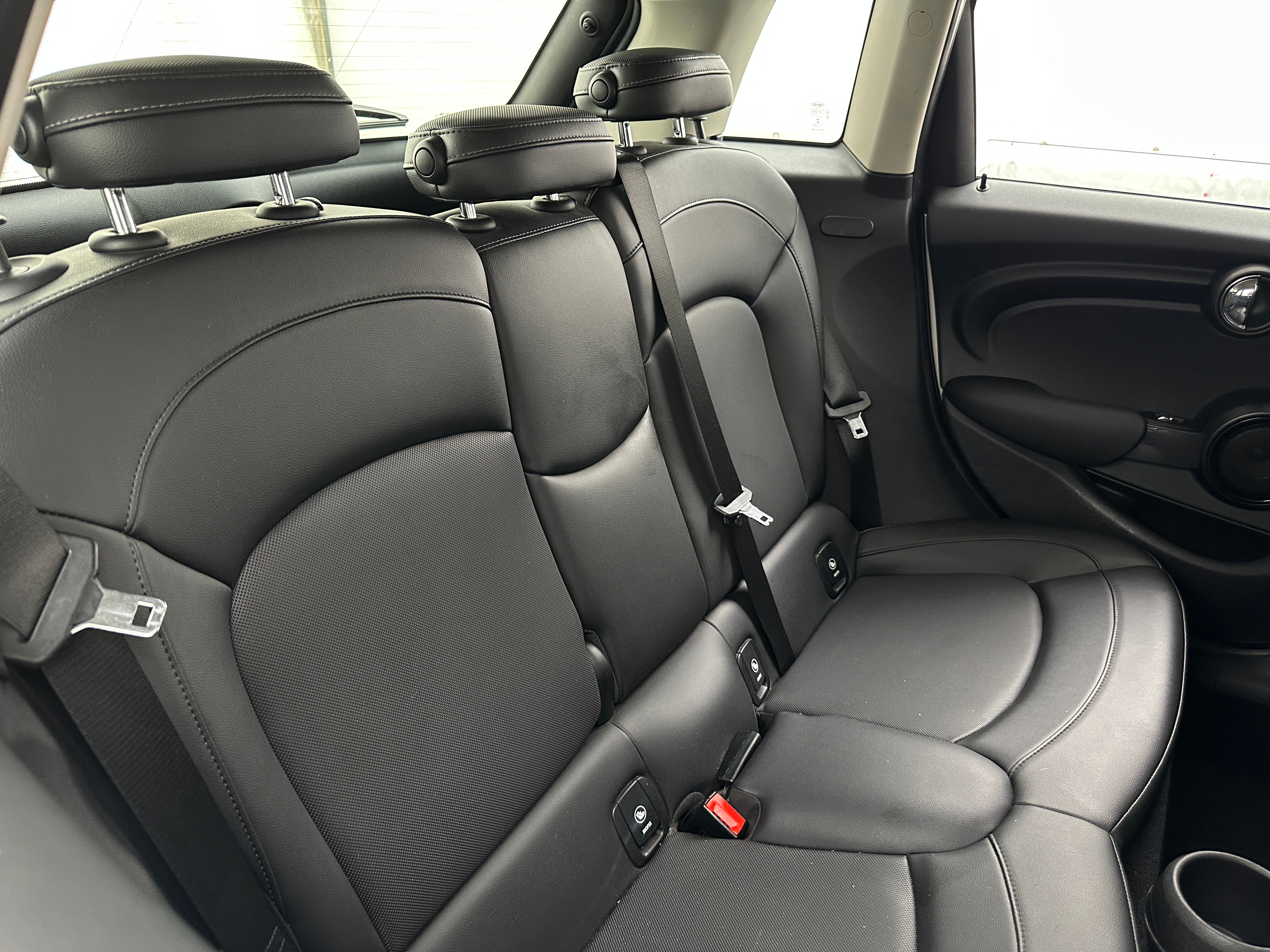 2015 MINI Cooper Hardtop 4 Door 5