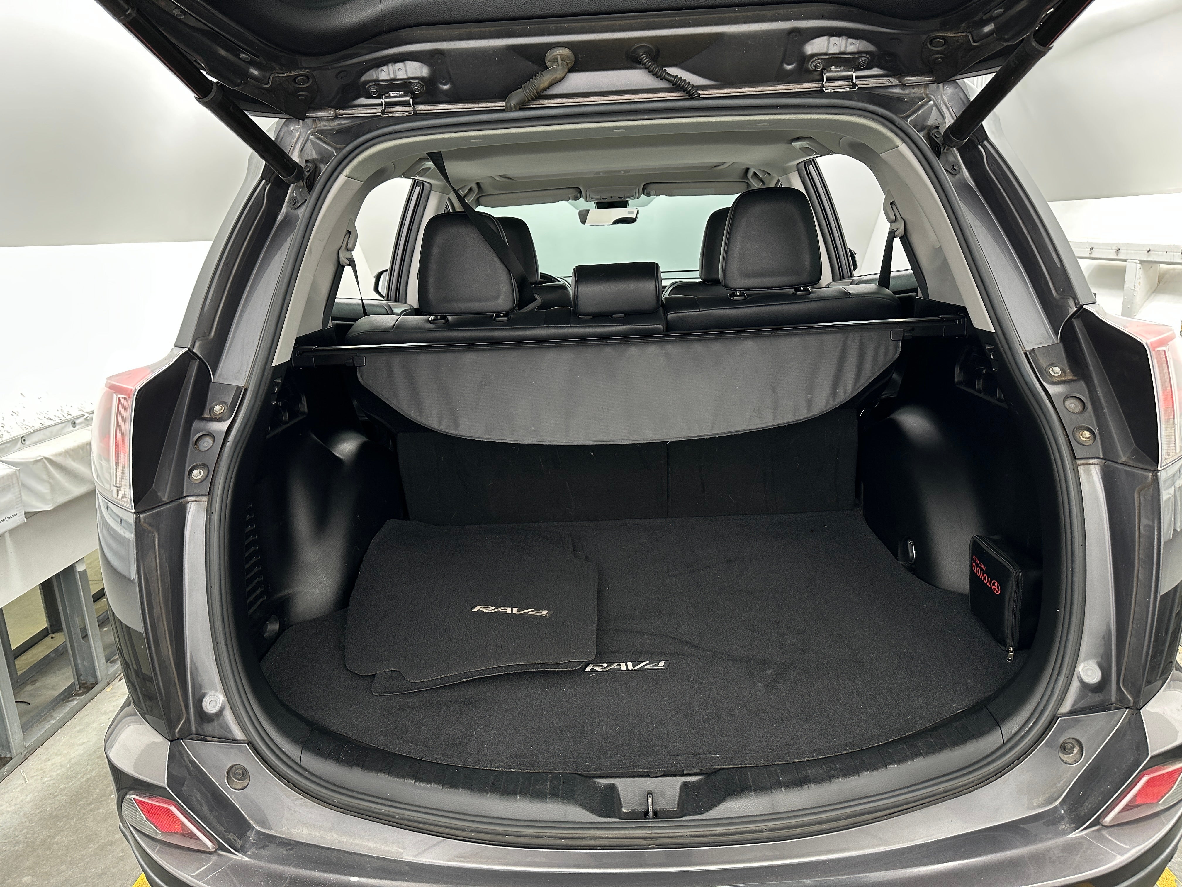 2016 Toyota RAV4 Limited 6