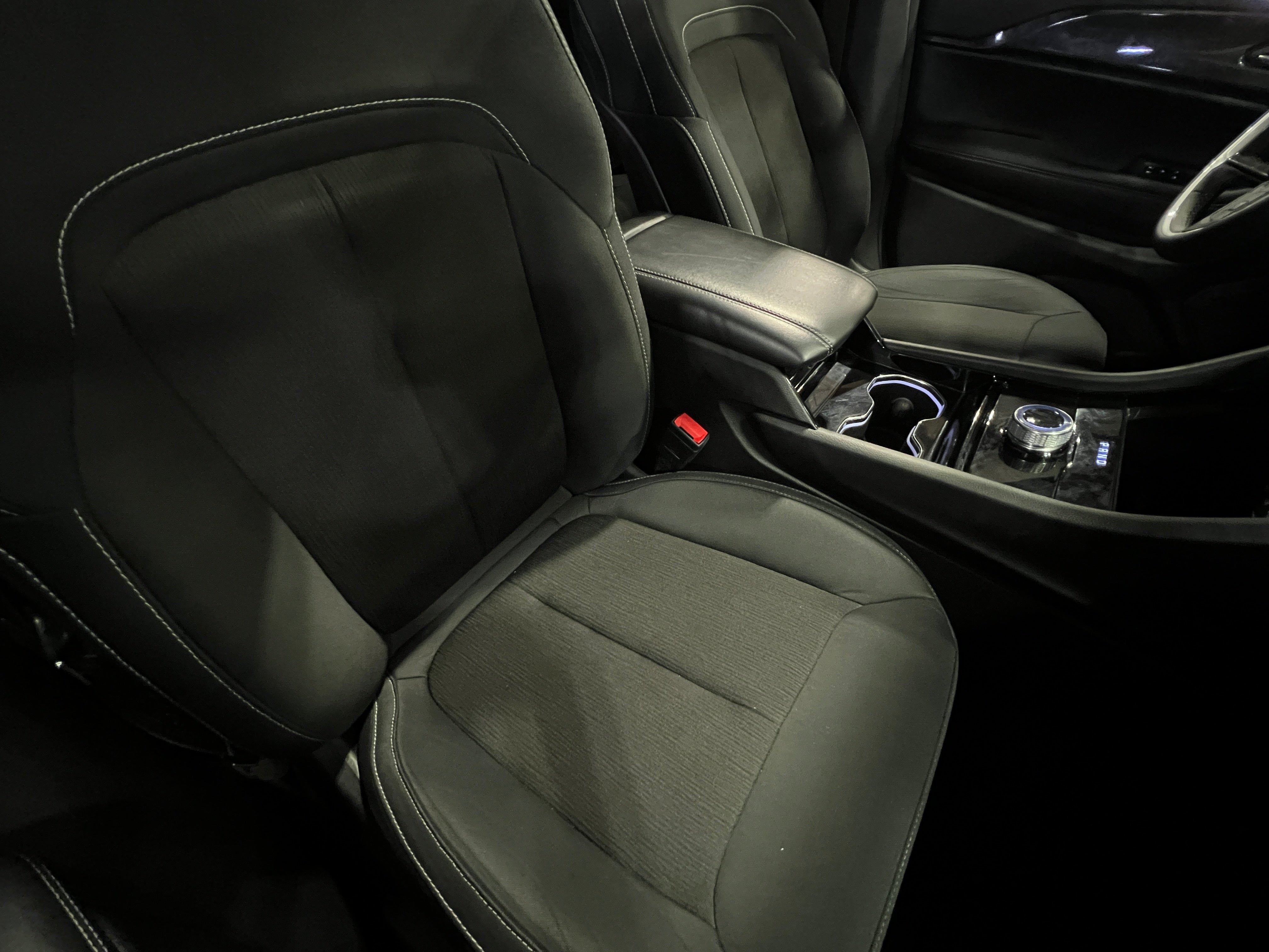 2023 Jeep Grand Cherokee Laredo 2