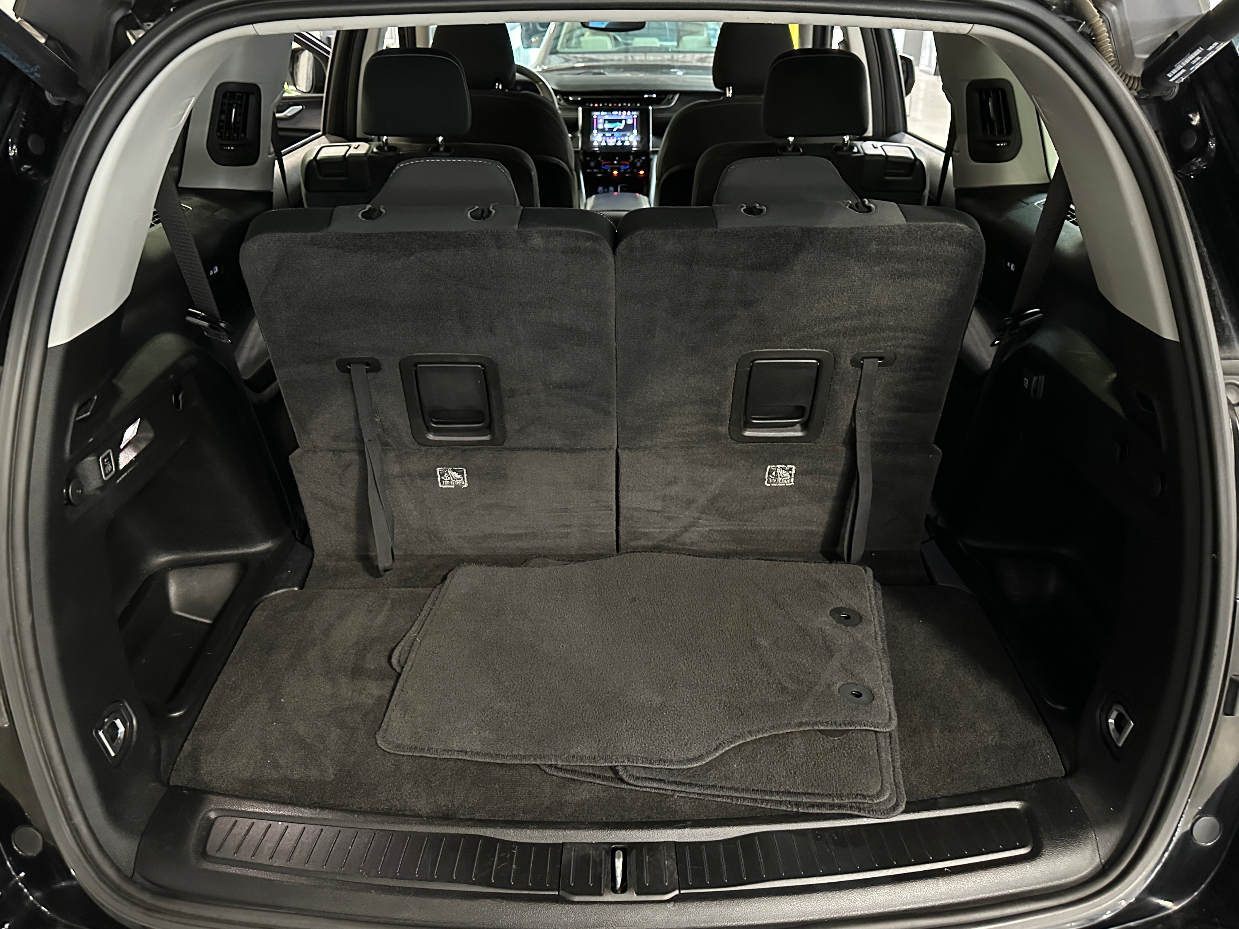 2021 Jeep Grand Cherokee L Laredo 7