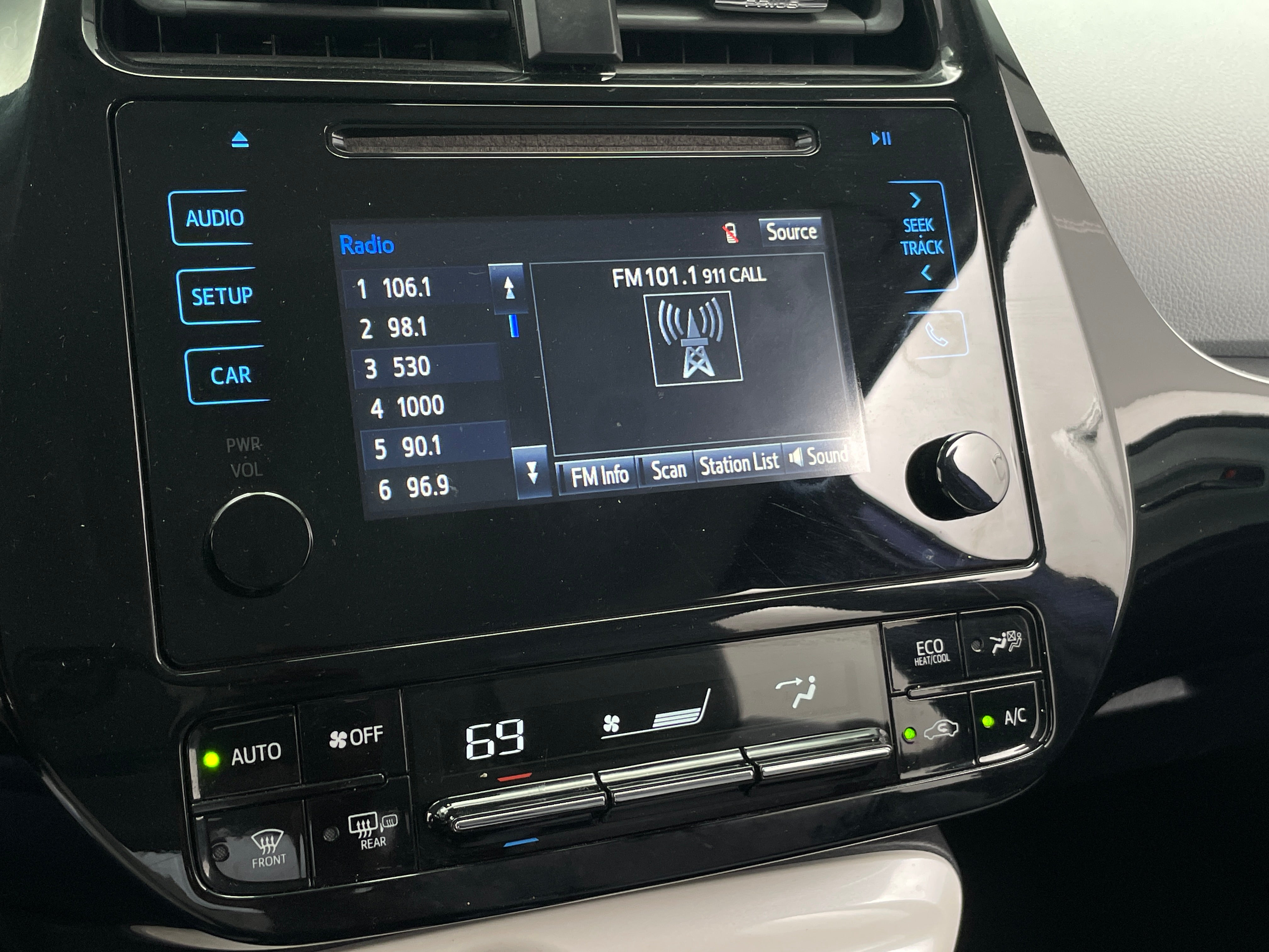 2018 Toyota Prius Two 4