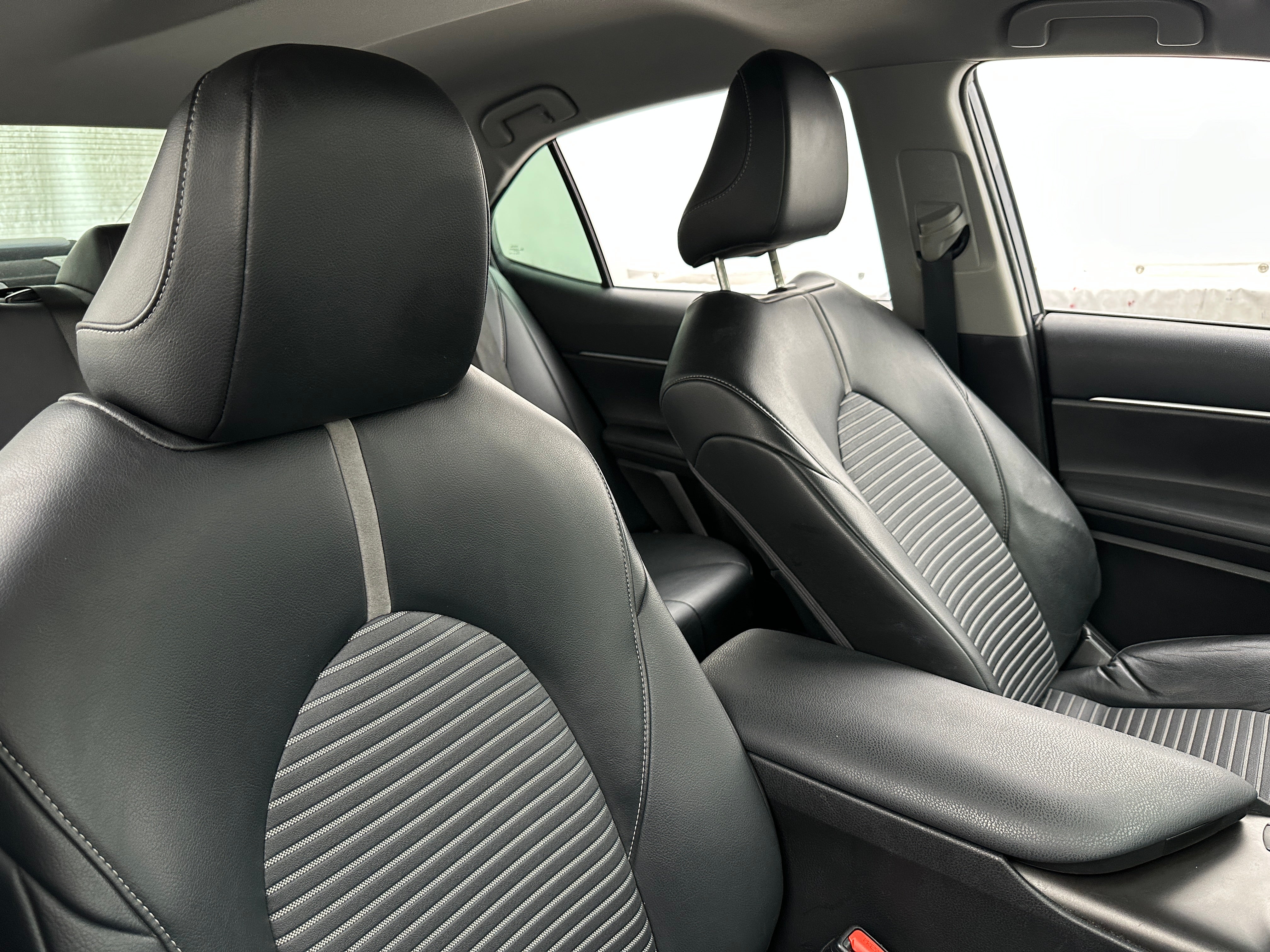 2022 Toyota Camry SE 2