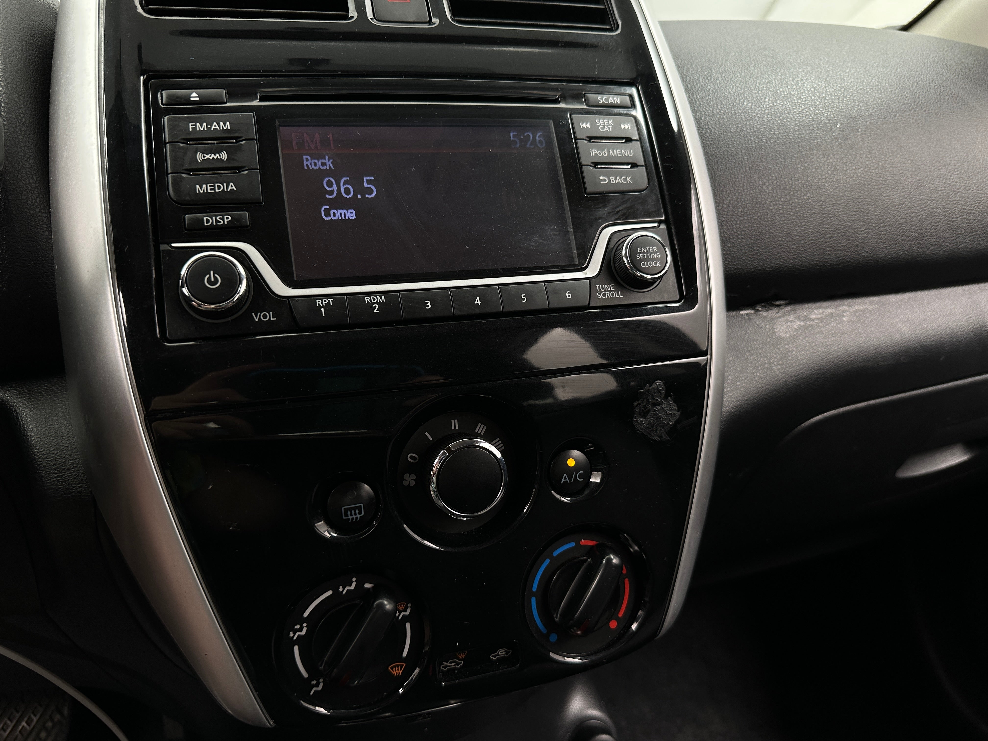 2017 Nissan Versa SV 4