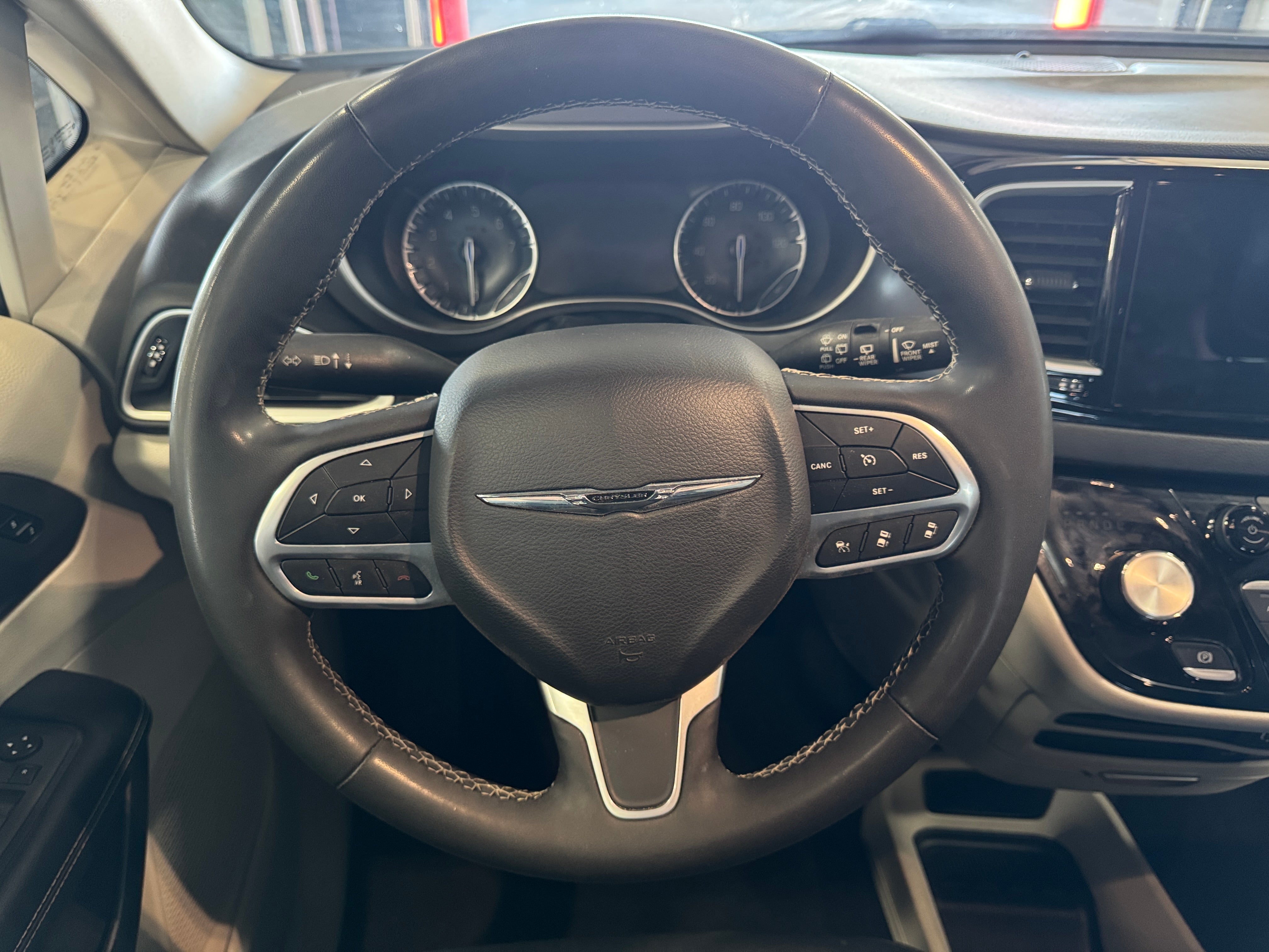 2022 Chrysler Pacifica Touring L 4