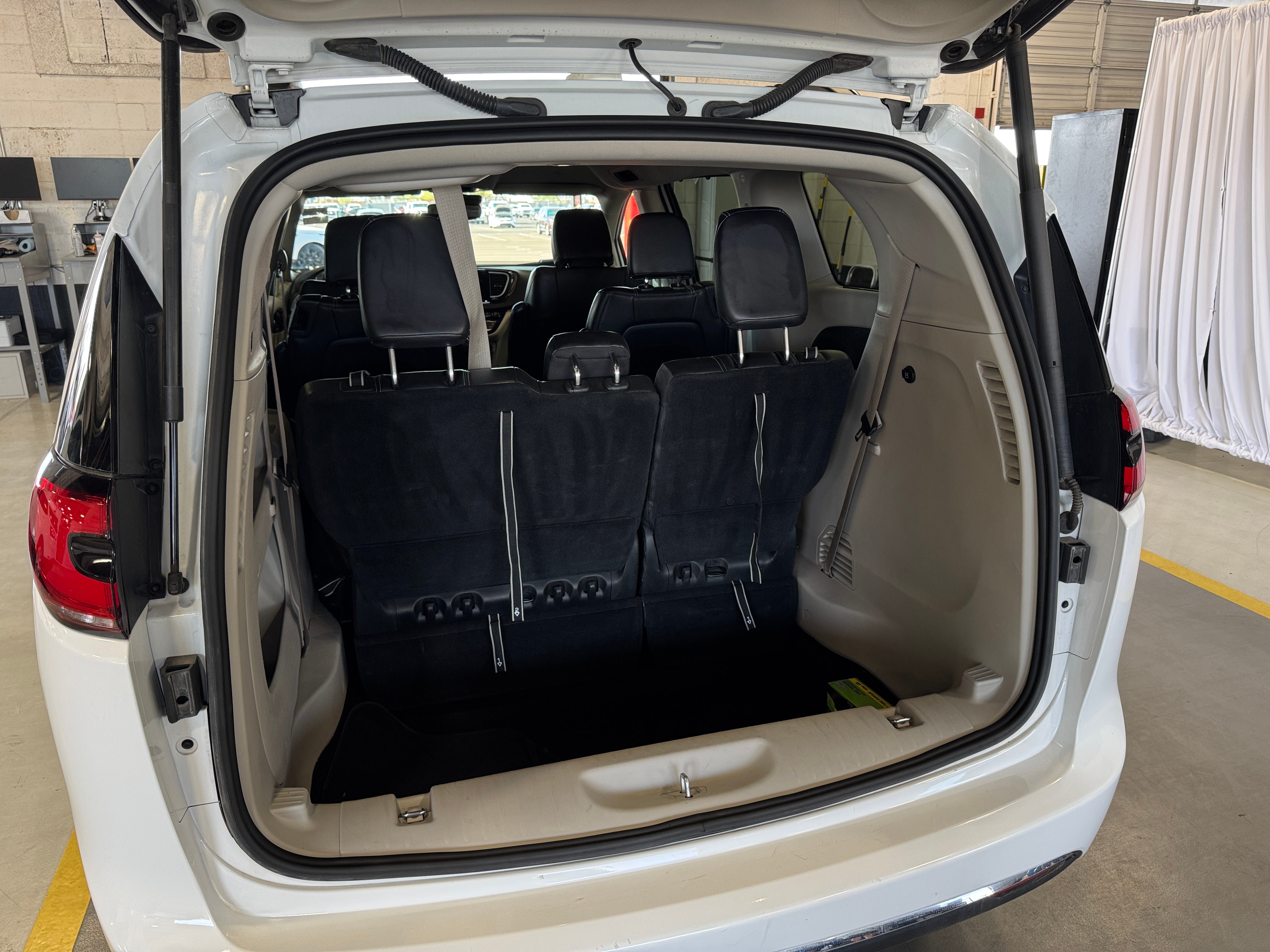2022 Chrysler Pacifica Touring L 6