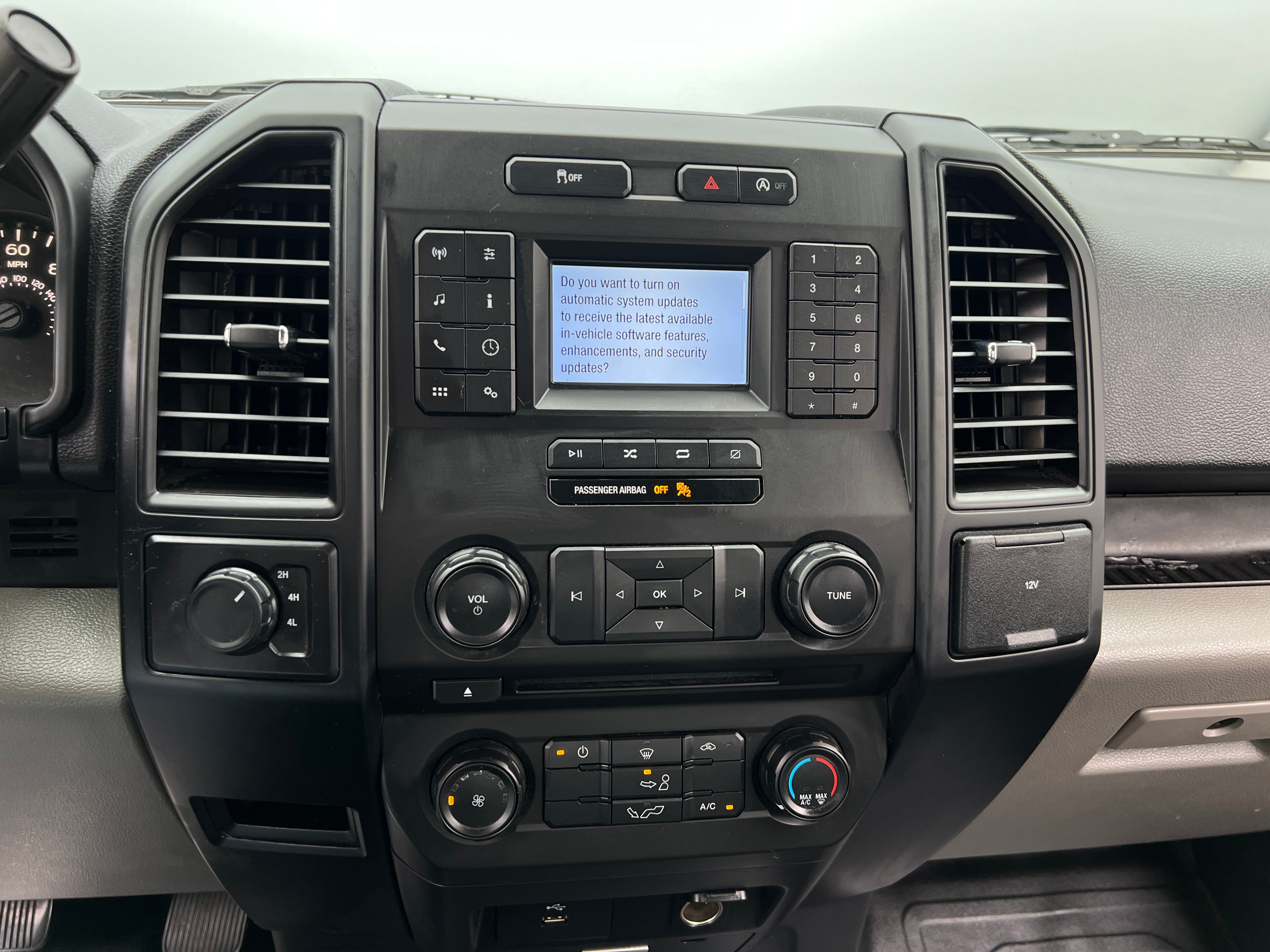 2018 Ford Econoline E-150 4