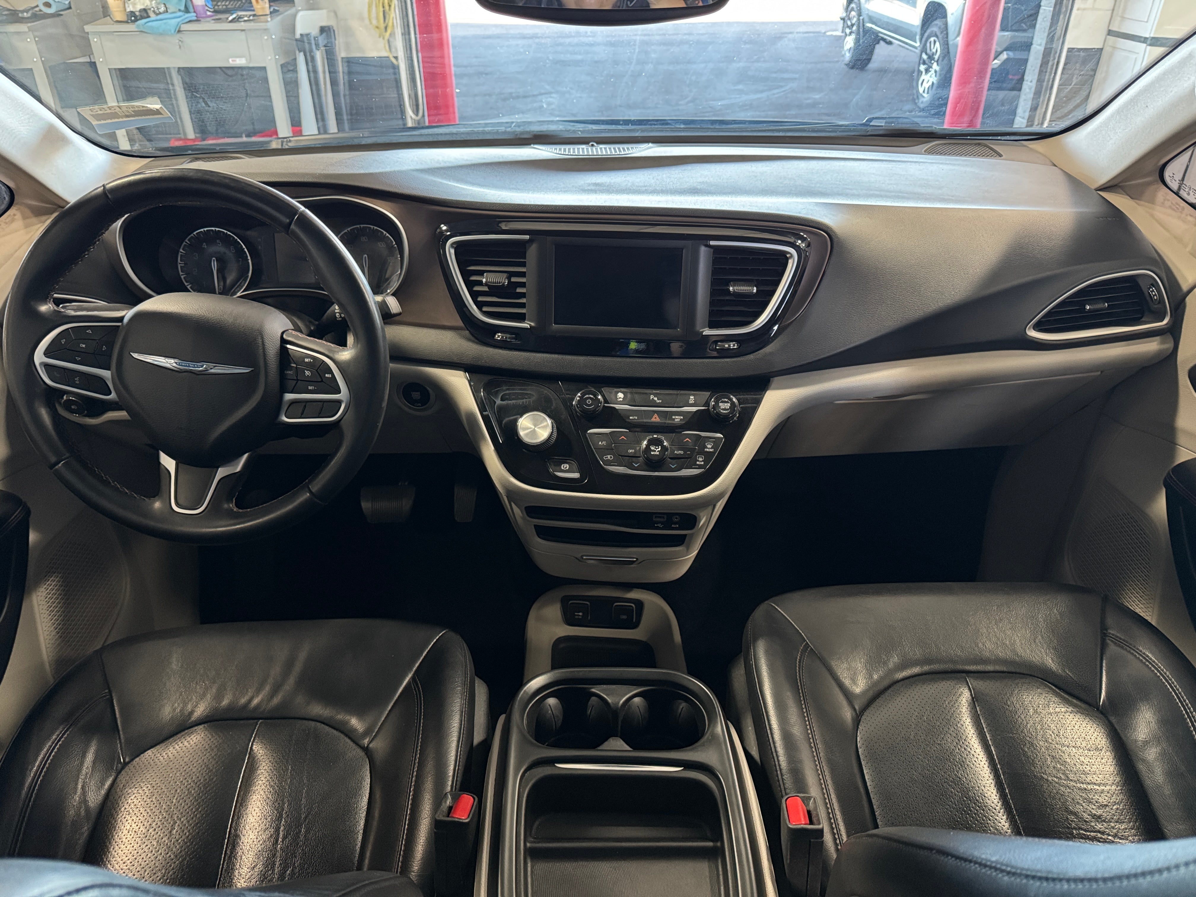 2018 Chrysler Pacifica Touring L 2