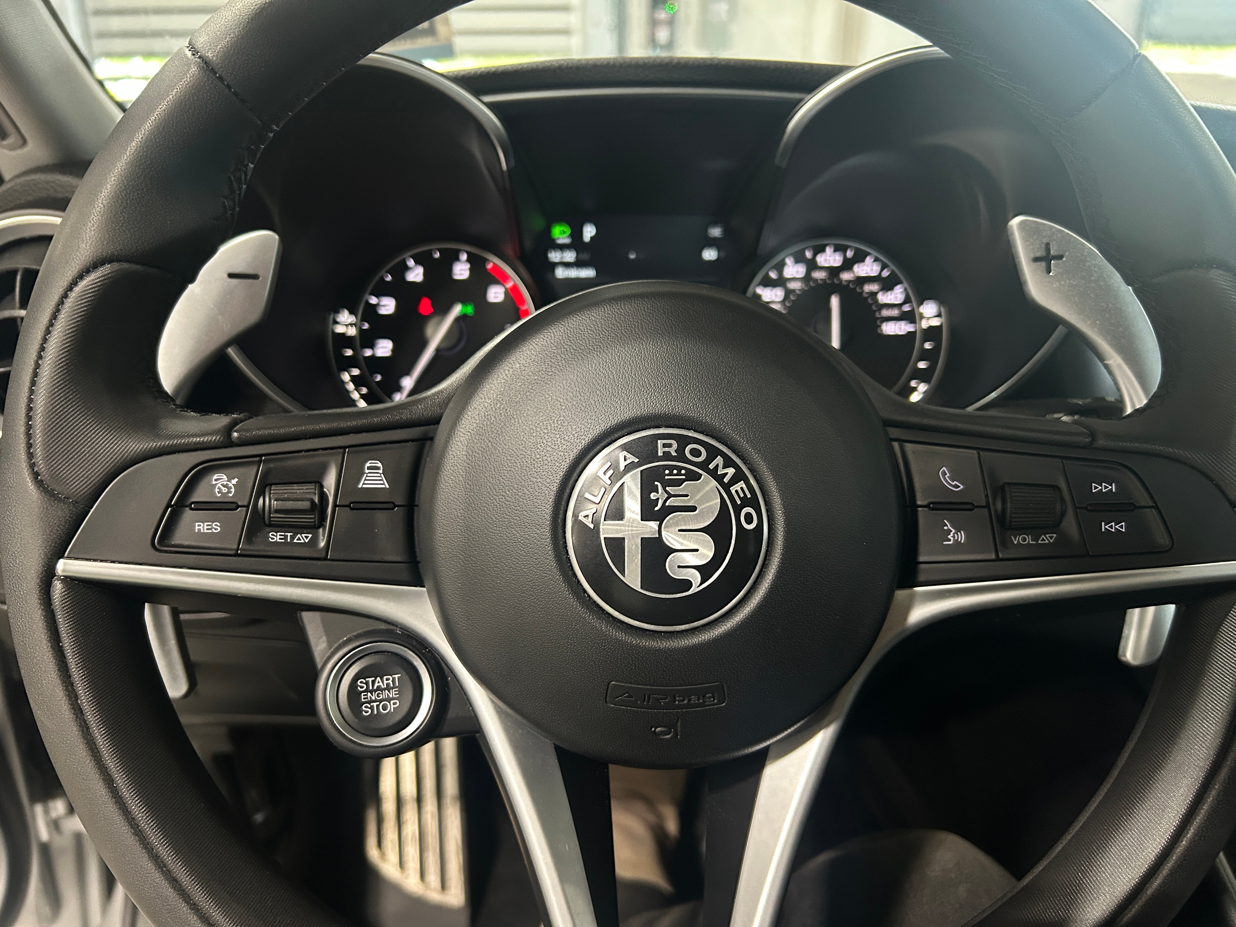 2017 Alfa Romeo Giulia Base 4