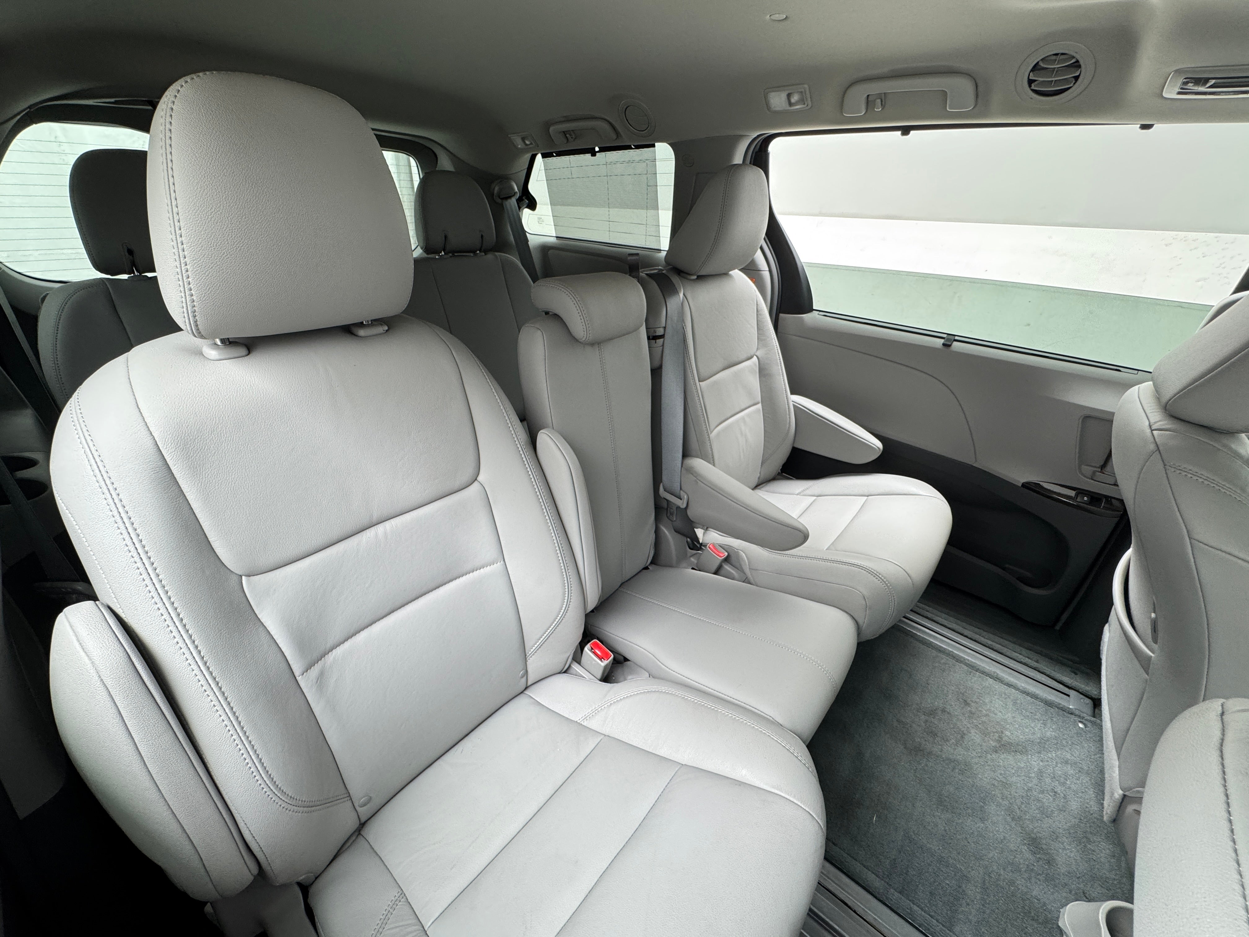 2015 Toyota Sienna XLE 5