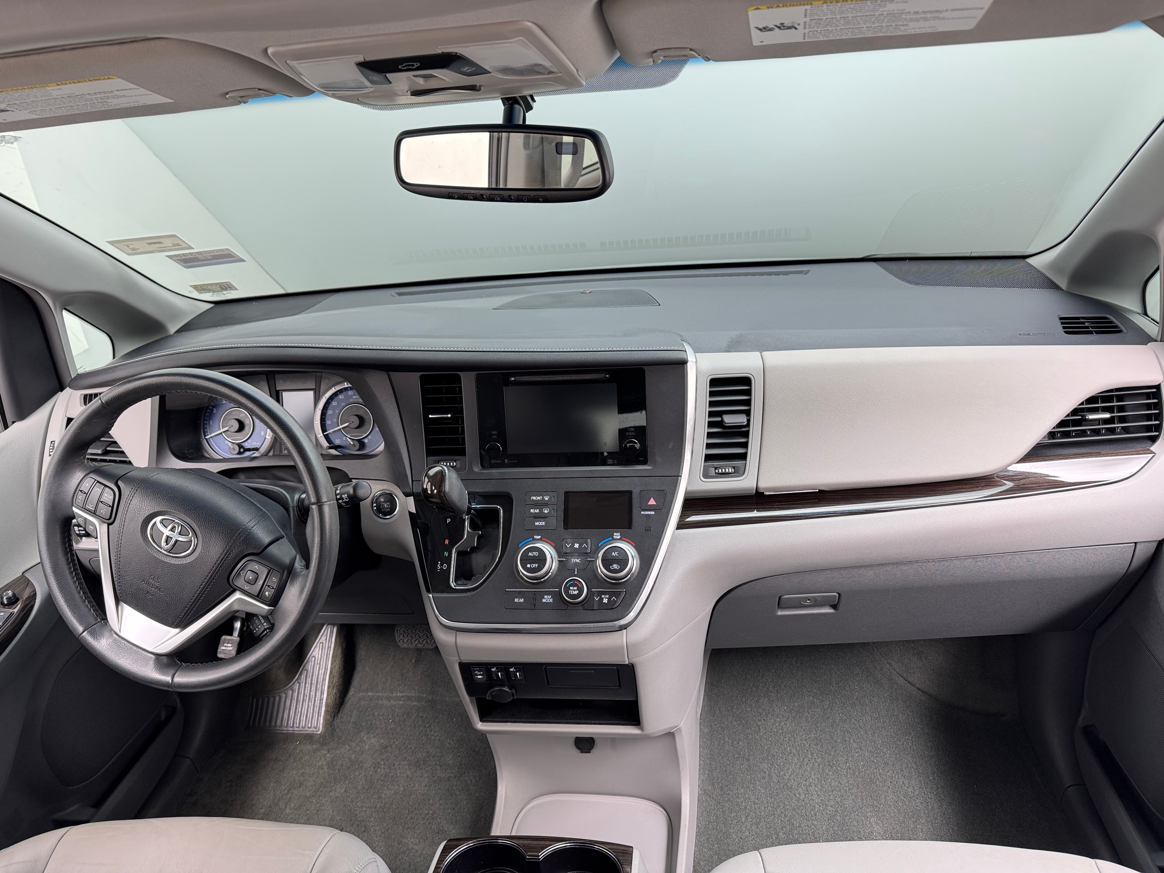 2015 Toyota Sienna XLE 2
