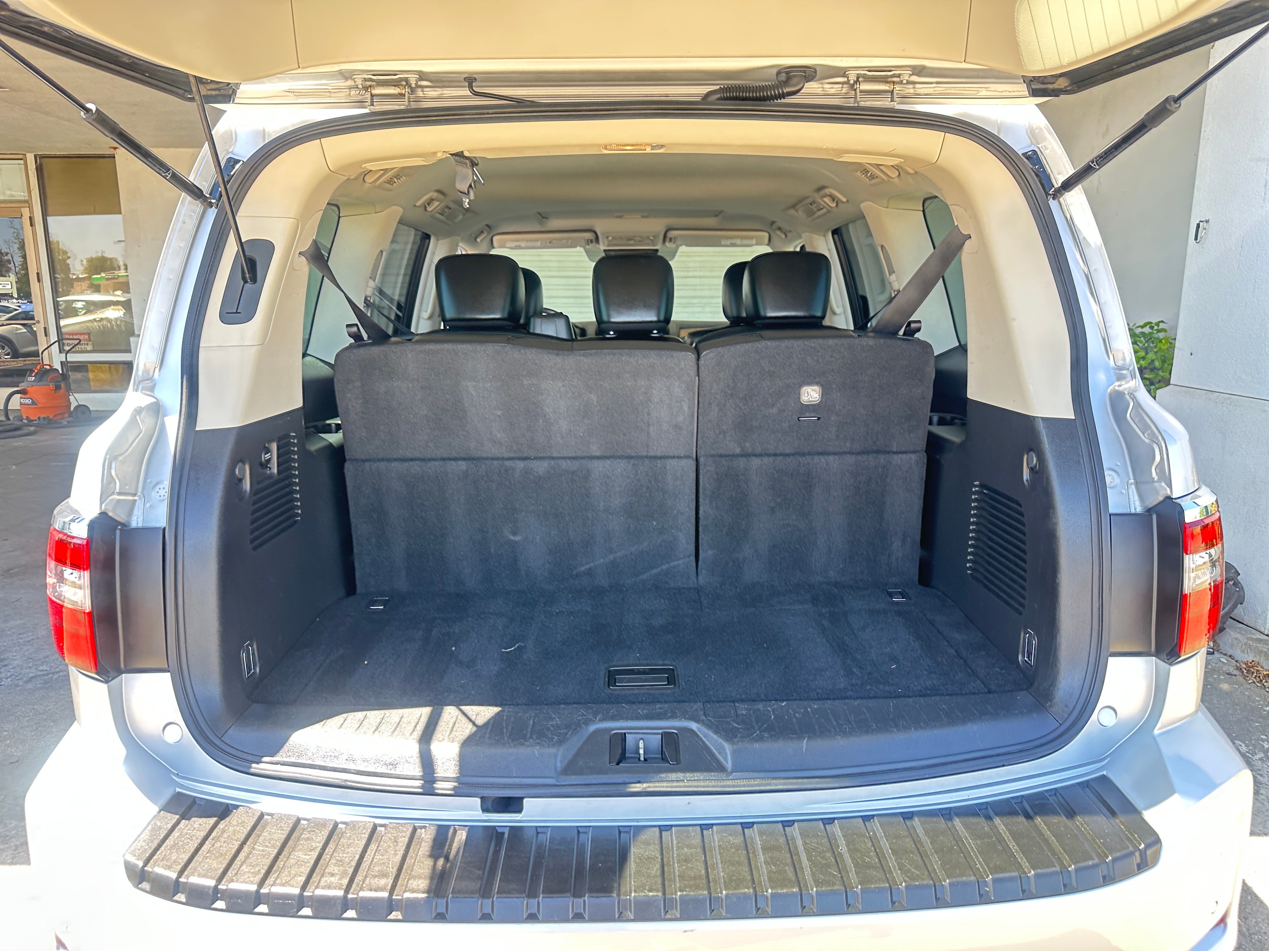 2023 Nissan Armada SL 6