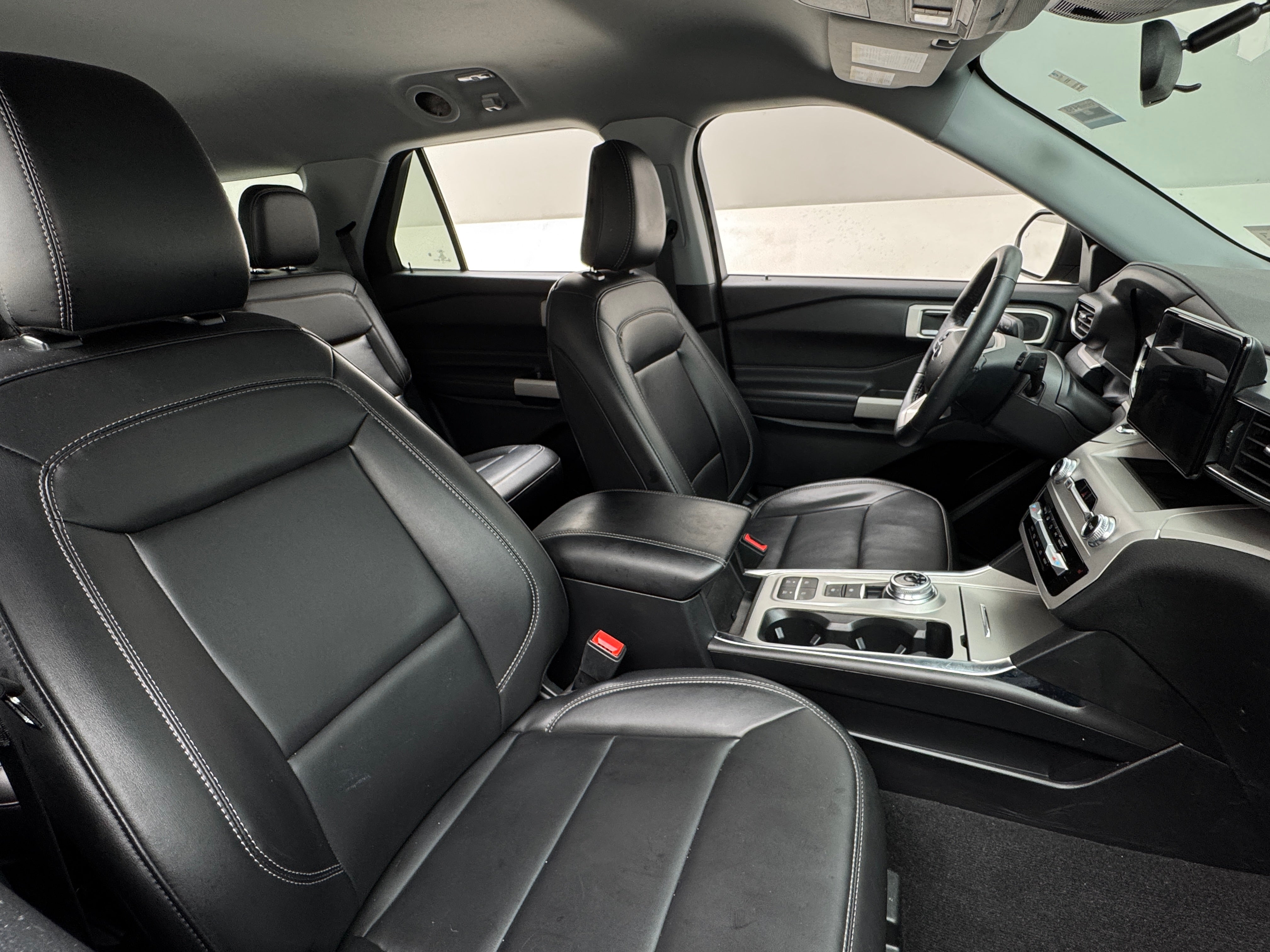 2024 Ford Explorer XLT 2