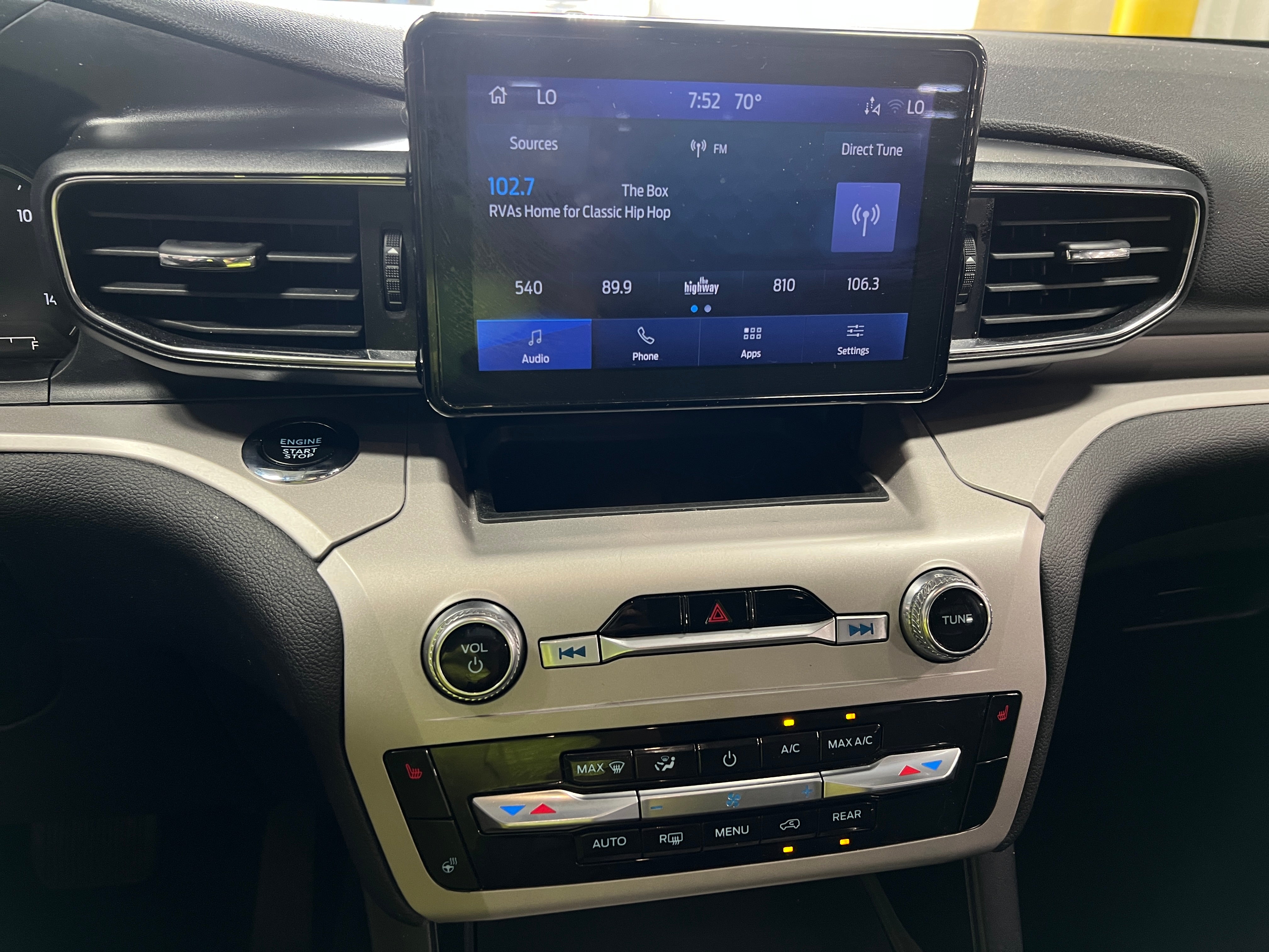 2024 Ford Explorer XLT 4