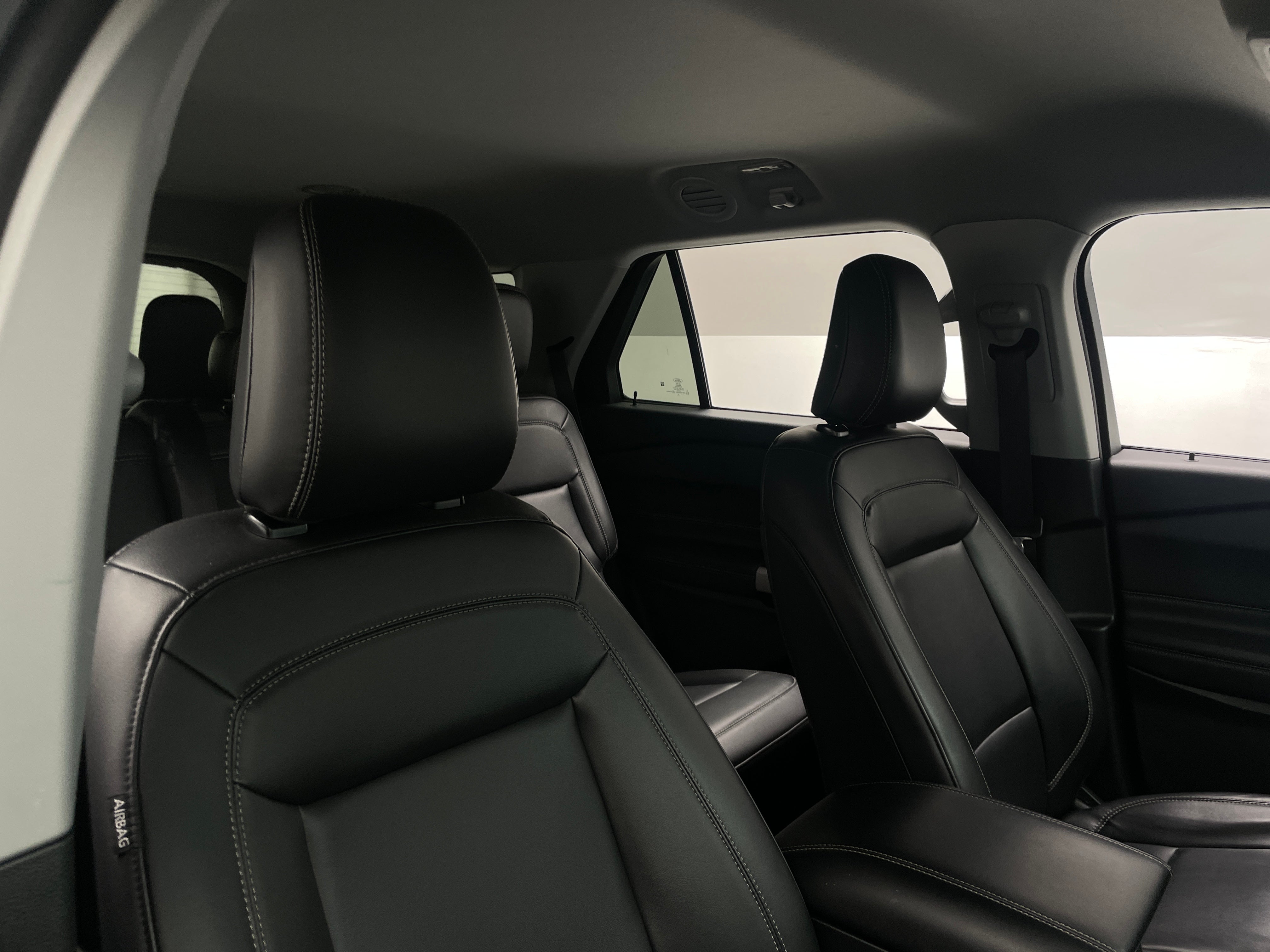 2024 Ford Explorer XLT 2
